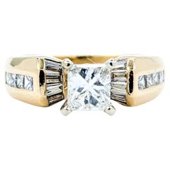 Stunning Engagement Ring with 1.25ctw Diamonds in Yellow Gold