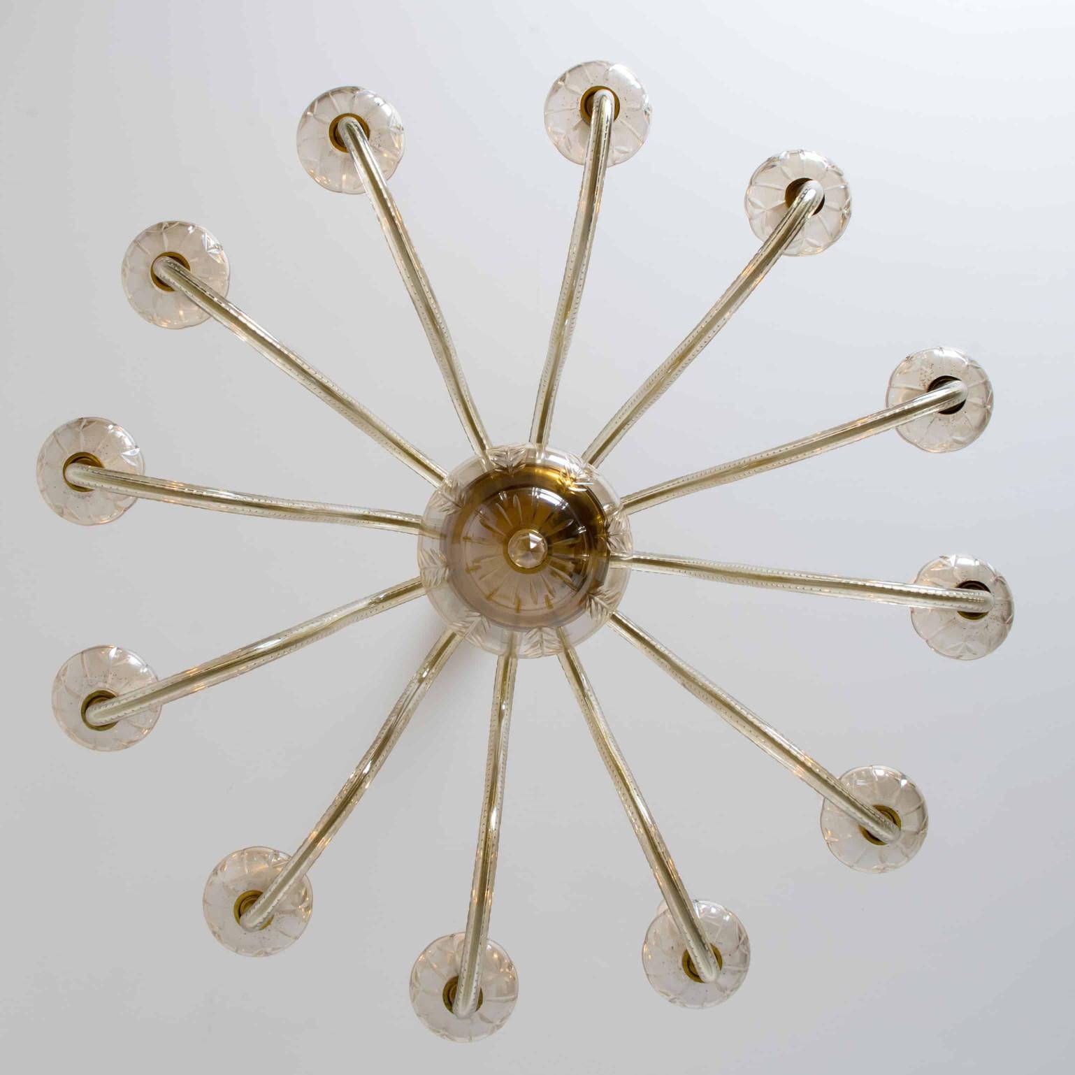 Metà XX secolo Stupendo lampadario in vetro di Murano inciso a 12 bracci, Italia 1960 in vendita