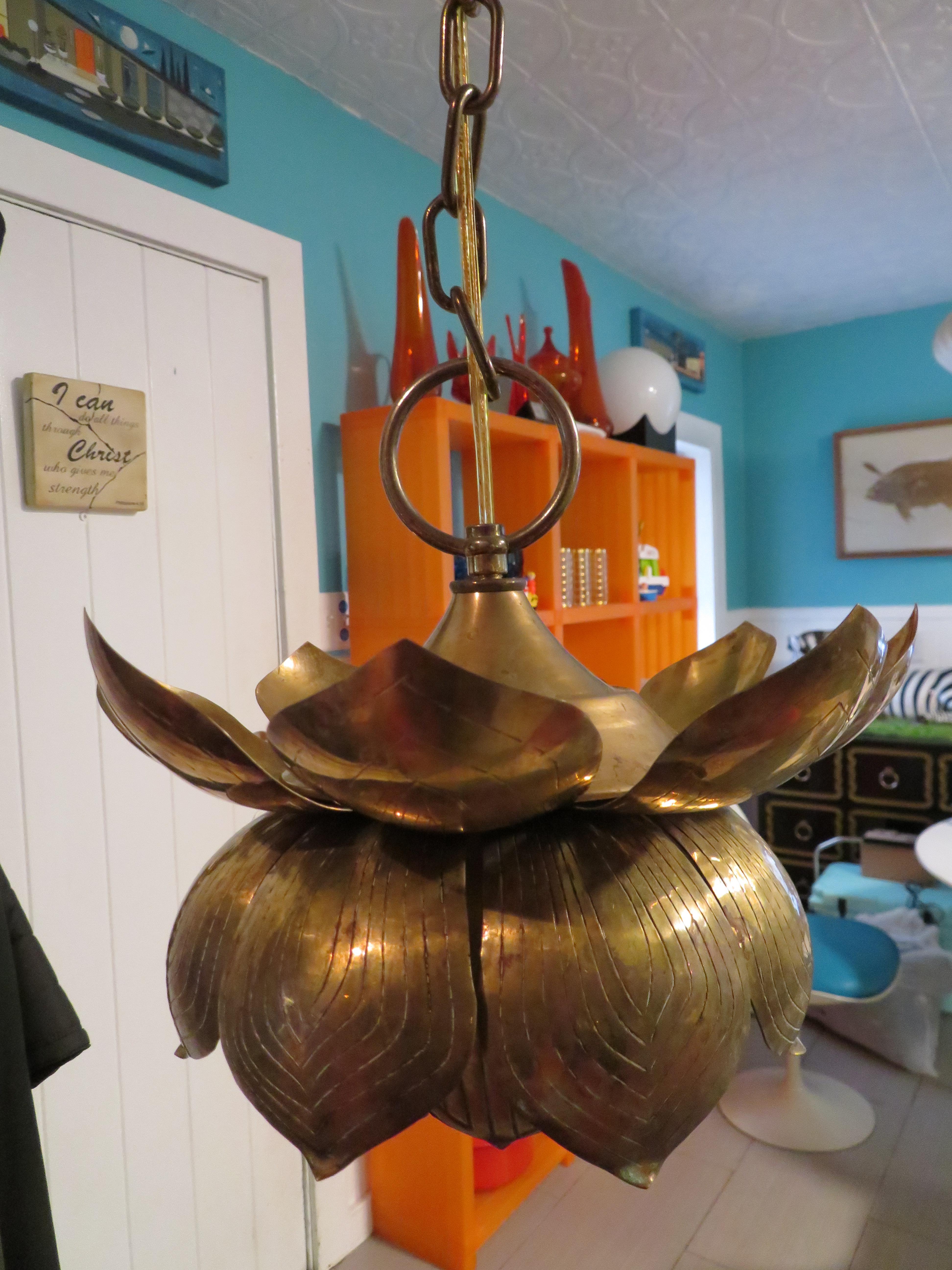 Stunning Etched Brass Feldman Lotus Pendant Light Chandelier Mid-Century Modern In Good Condition In Pemberton, NJ