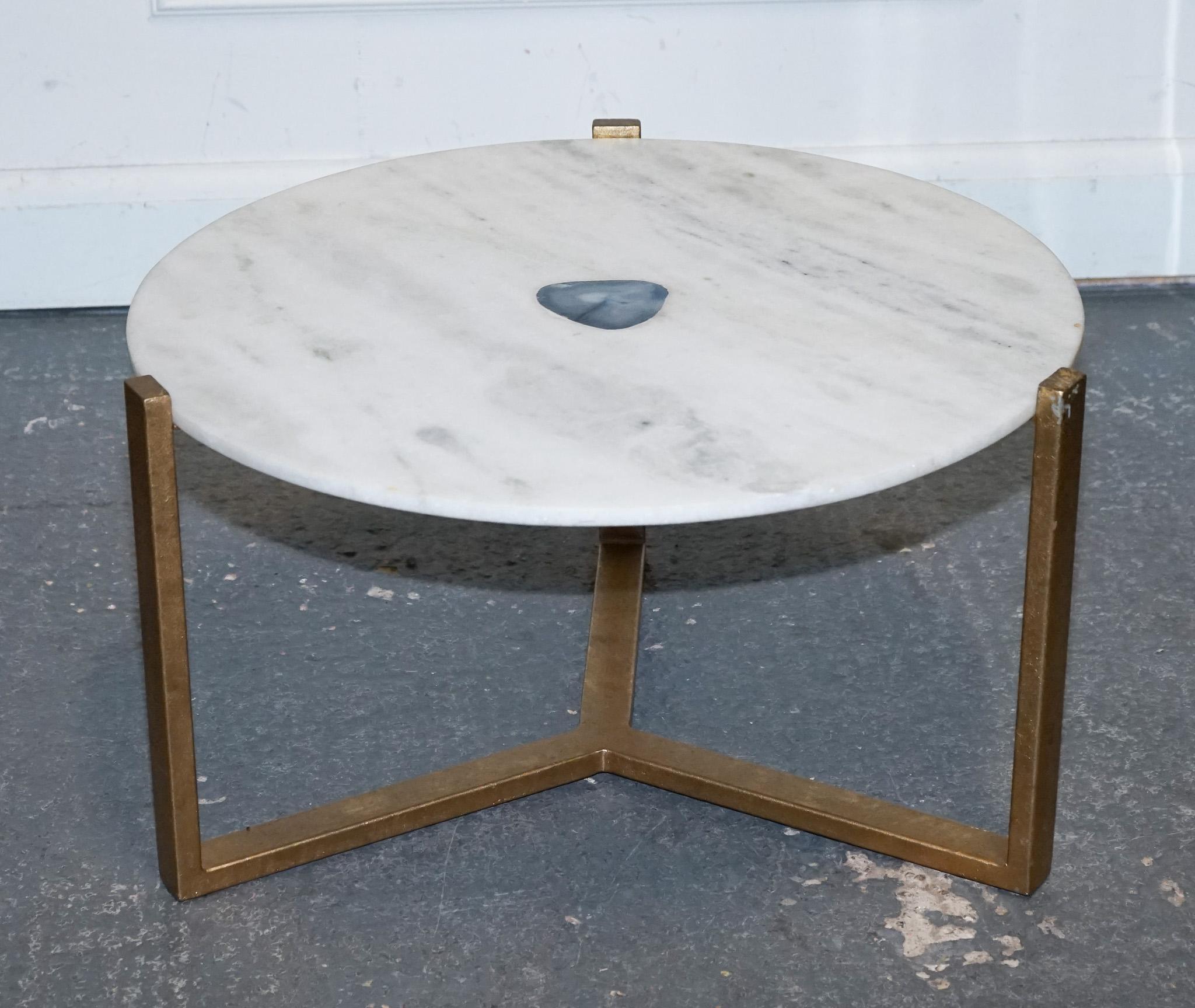 impresionantes mesas de café de mármol, hierro y piedra de ágata azul de ex exposición Británico en venta