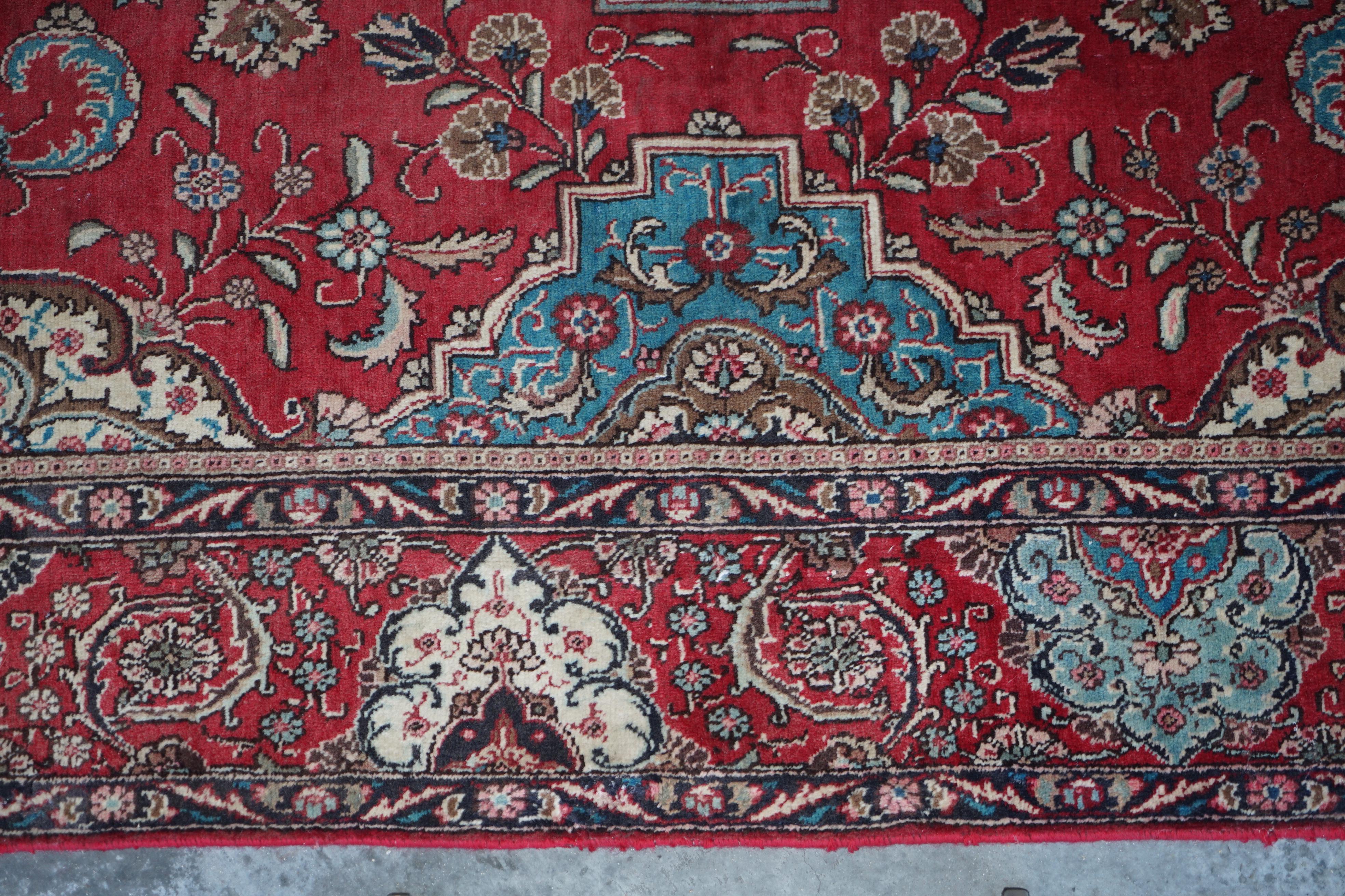 Laine Superbe tapis de maison de campagne français ancien extra-large en vente