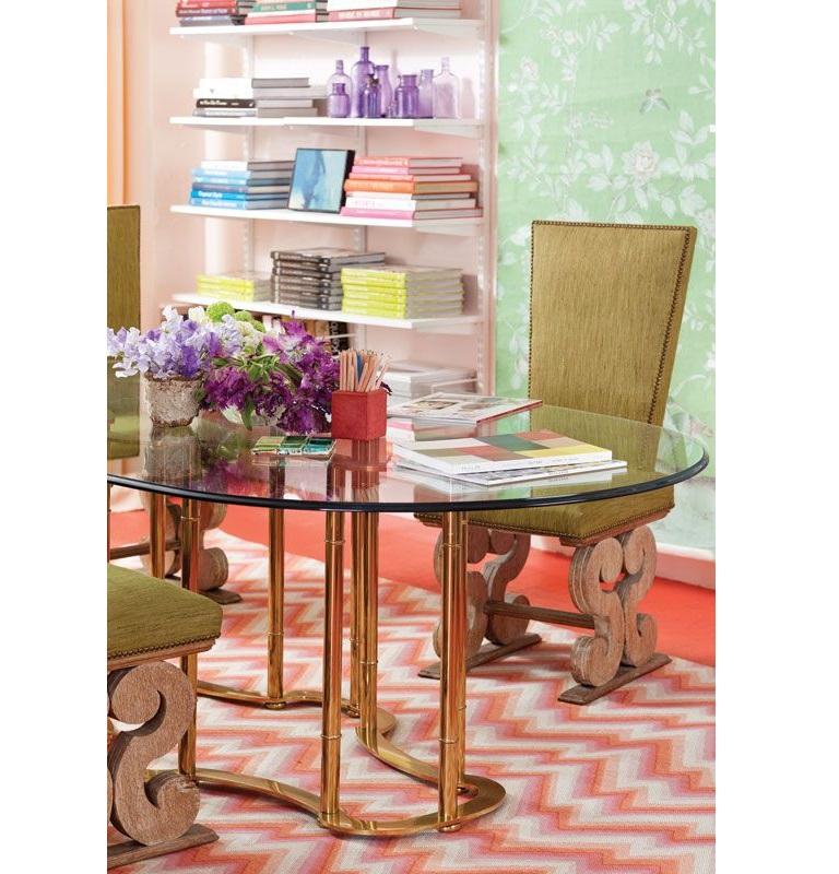 Magnifique table de salle à manger Mastercraft, Hollywood Regency, base en laiton faux bambou seulement. Une caractéristique unique de ce style Mastercraft est l'illusion de légèreté. Les tiges verticales en faux bambou supportant un plateau et une