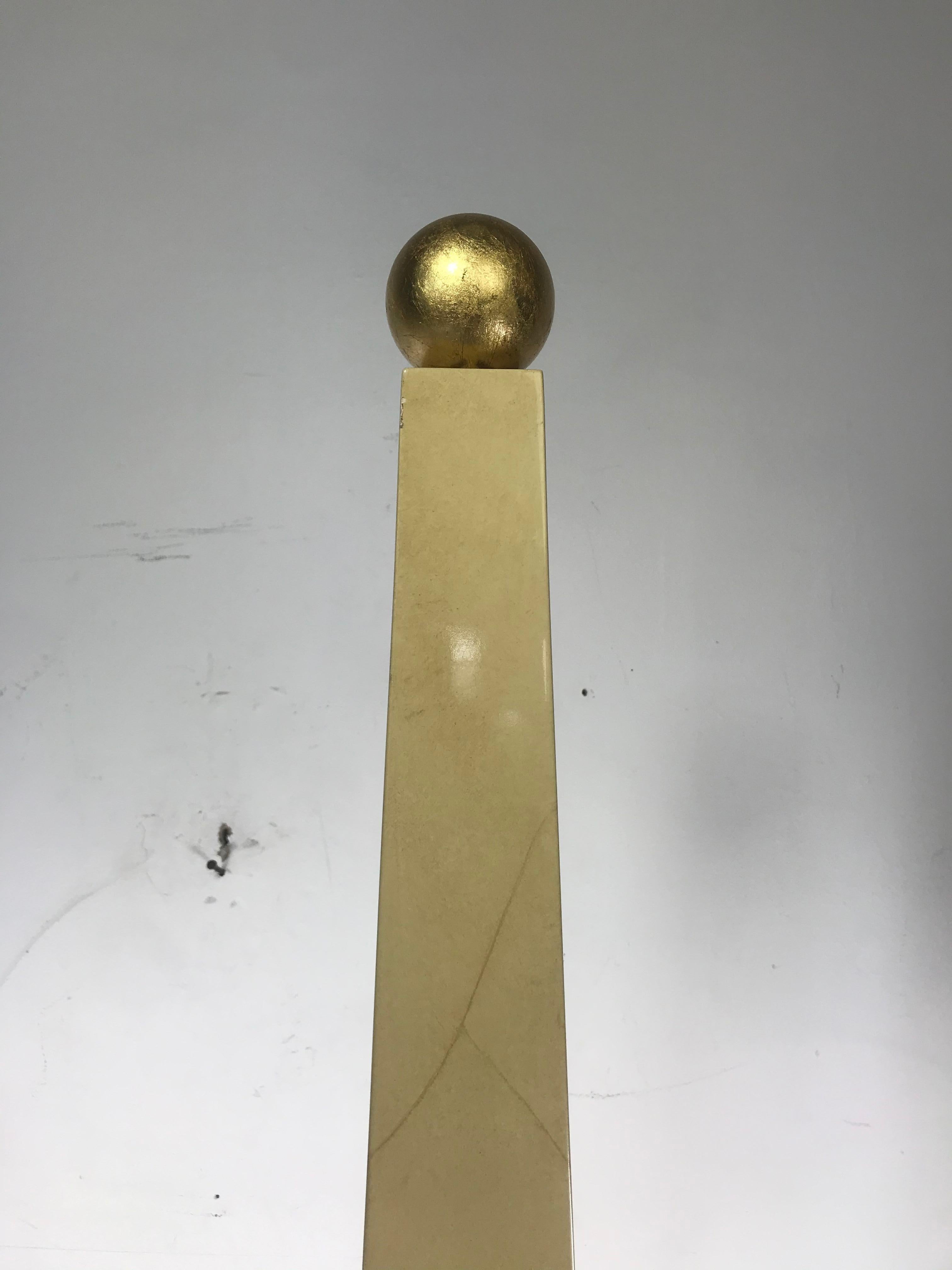 Faux Bois Stupendo obelisco in finta pelle di capra e dorato, opera di Karl Springer in vendita