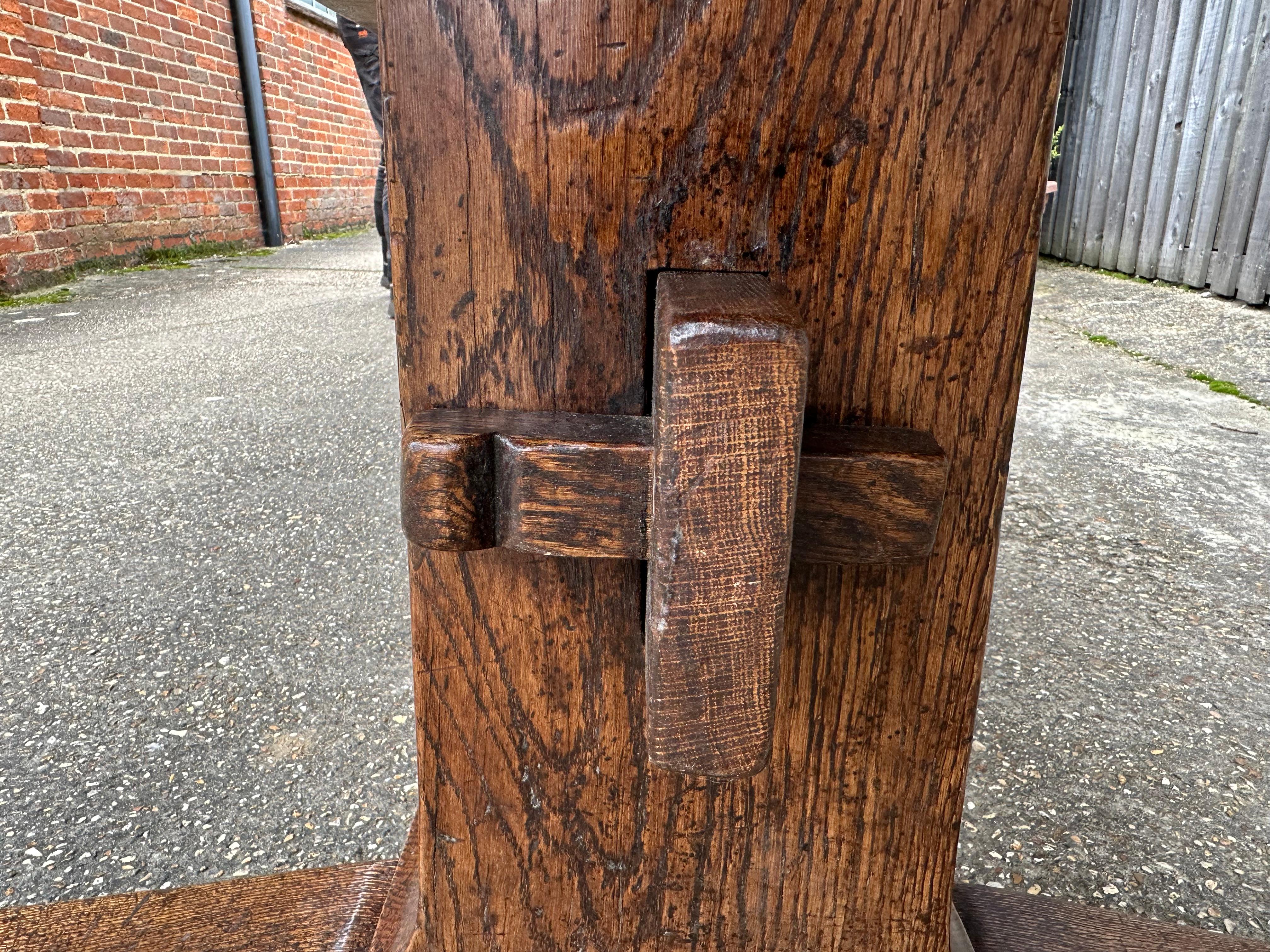 Anglais Table de ferme à tréteaux en Oak Oak, style 17ème siècle en vente