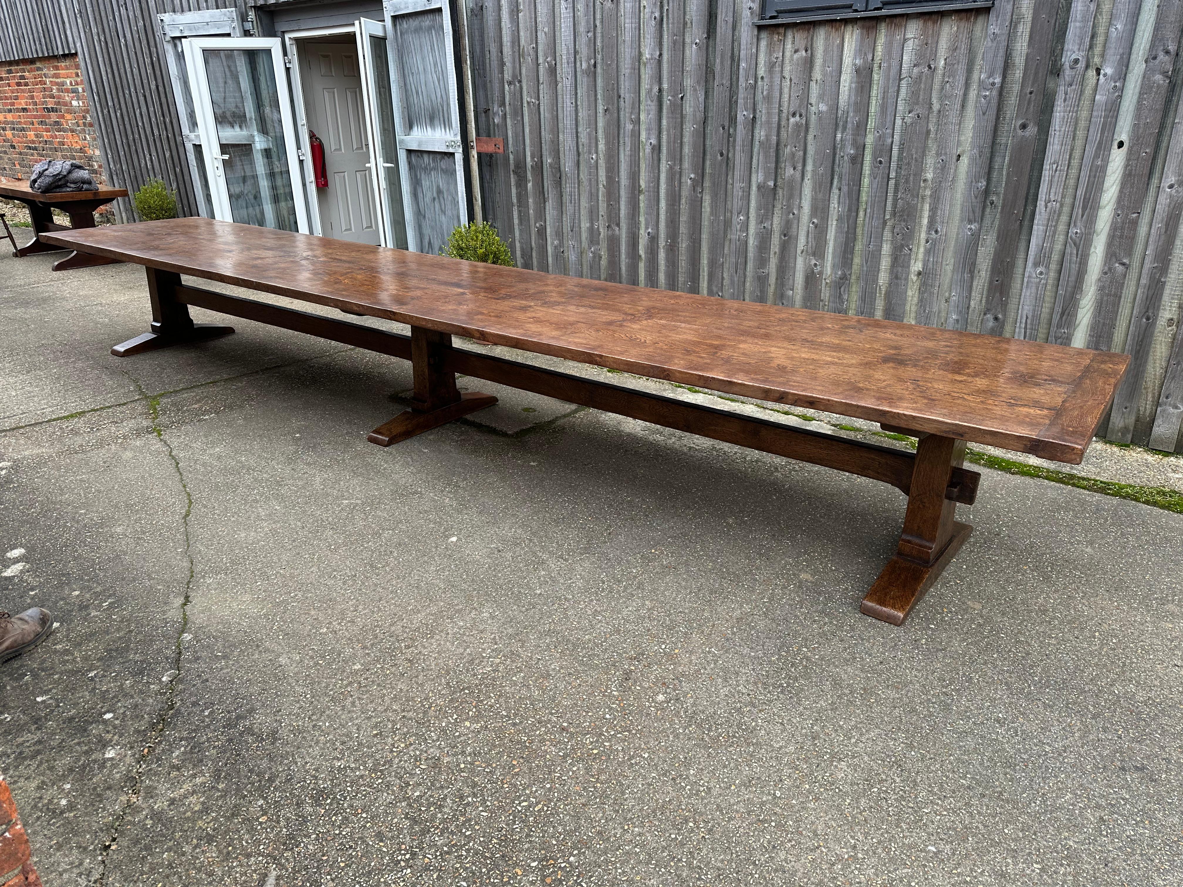 20ième siècle Table de ferme à tréteaux en Oak Oak, style 17ème siècle en vente