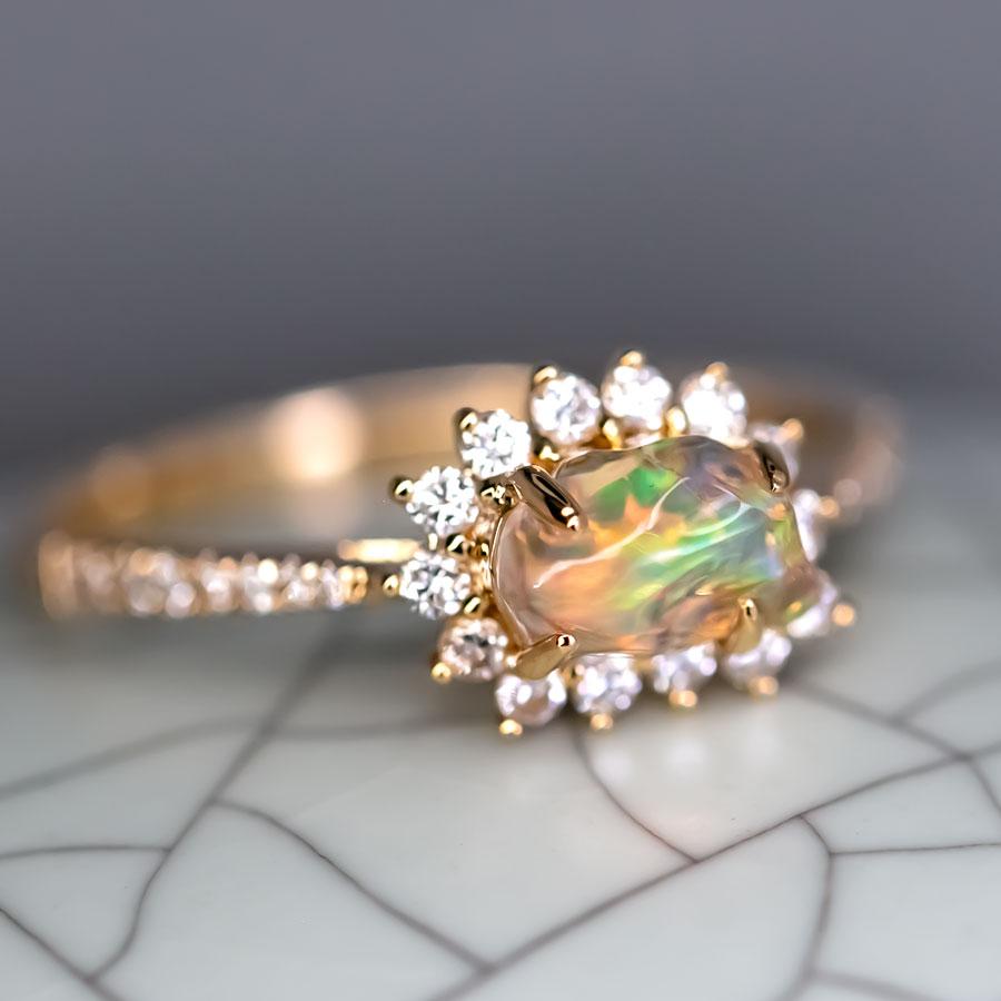 Stunning Fire Opal Halo Diamond Engagement Ring 18K Yellow Gold (Brillantschliff) im Angebot