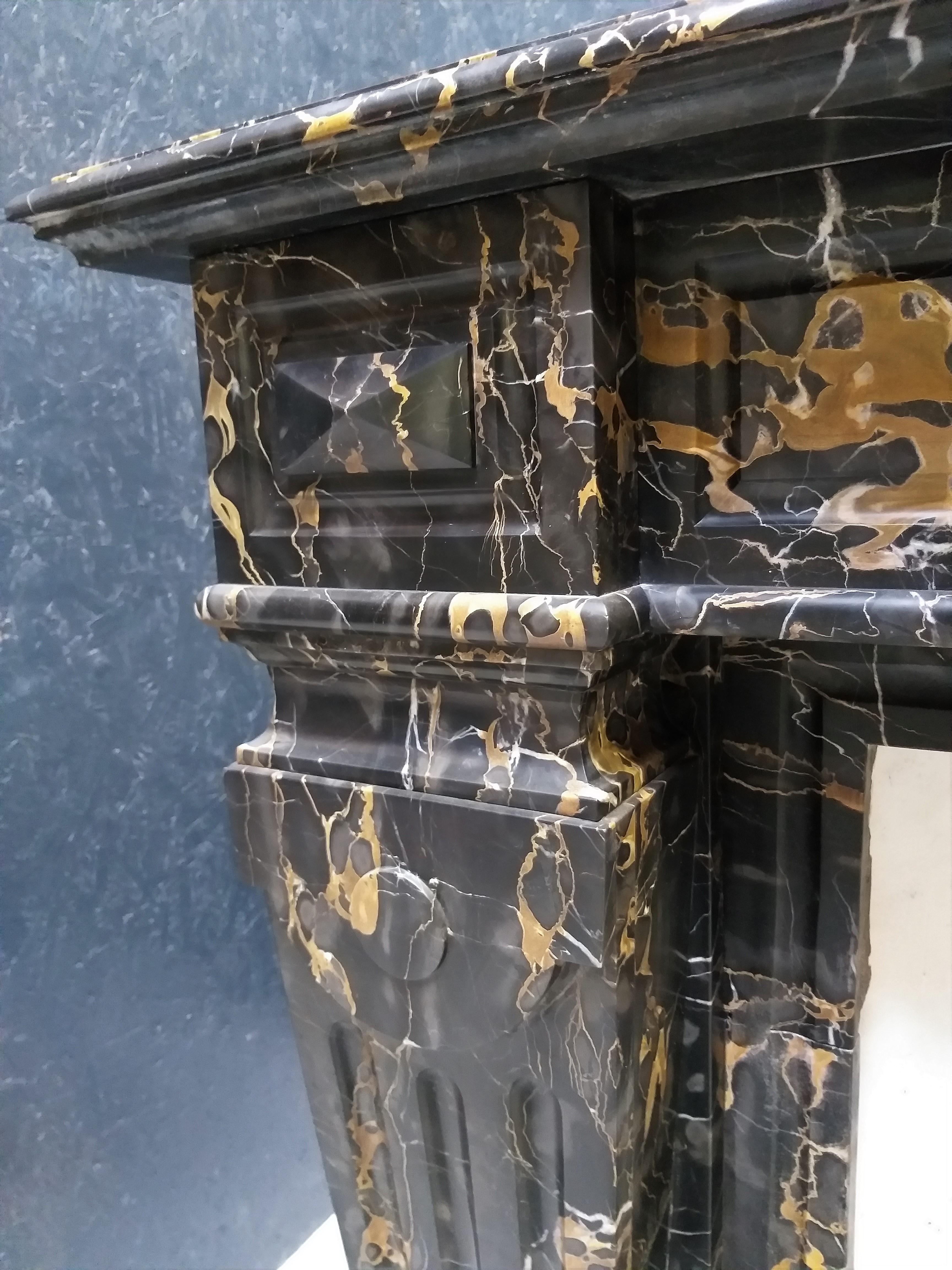 Stunning Fireplace in Distinguished Toned Portoro Marble In Good Condition For Sale In Gembloux, BE