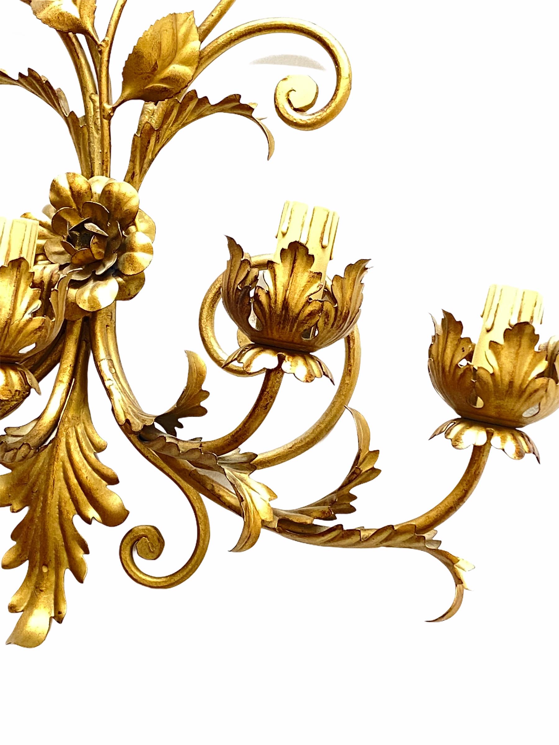 Mid-20th Century Stunning Five-Light Gilt Metal Leafs Tole Hollywood Regency Sconce, Italy, 1960s For Sale