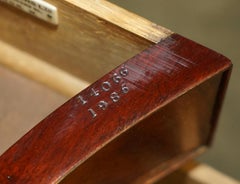 STUNNING FLAMED HARDWOOD HOWARD & SON'S SERPENTINE FRONTED CHEST OF DRAWERs
