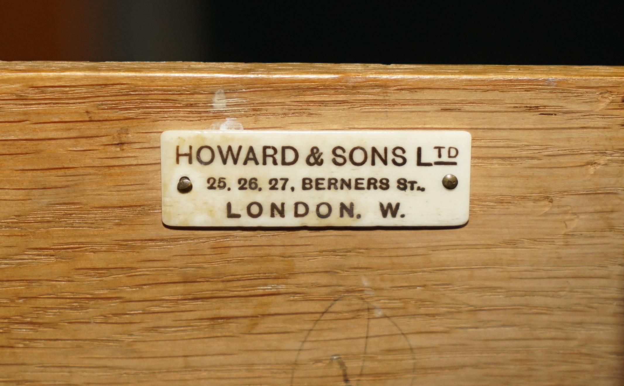Victorian STUNNING FLAMED HARDWOOD HOWARD & SON'S SERPENTINE FRONTED CHEST OF DRAWERs