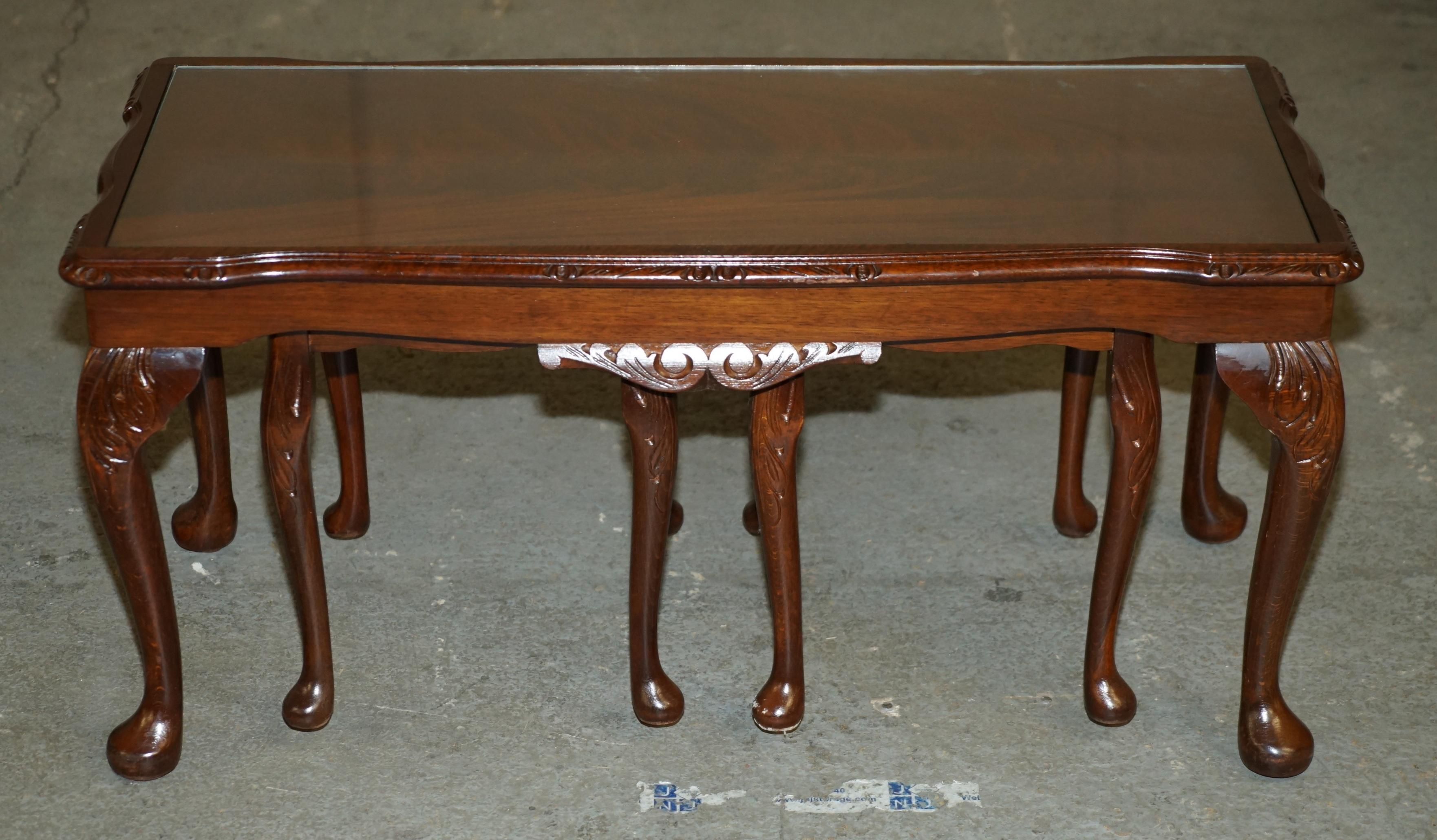STUNNING FLAMED HARDWOOD NEST OF THREE TABLES INCLUDiNG COFFEE COCKTAIL TABLE For Sale 2