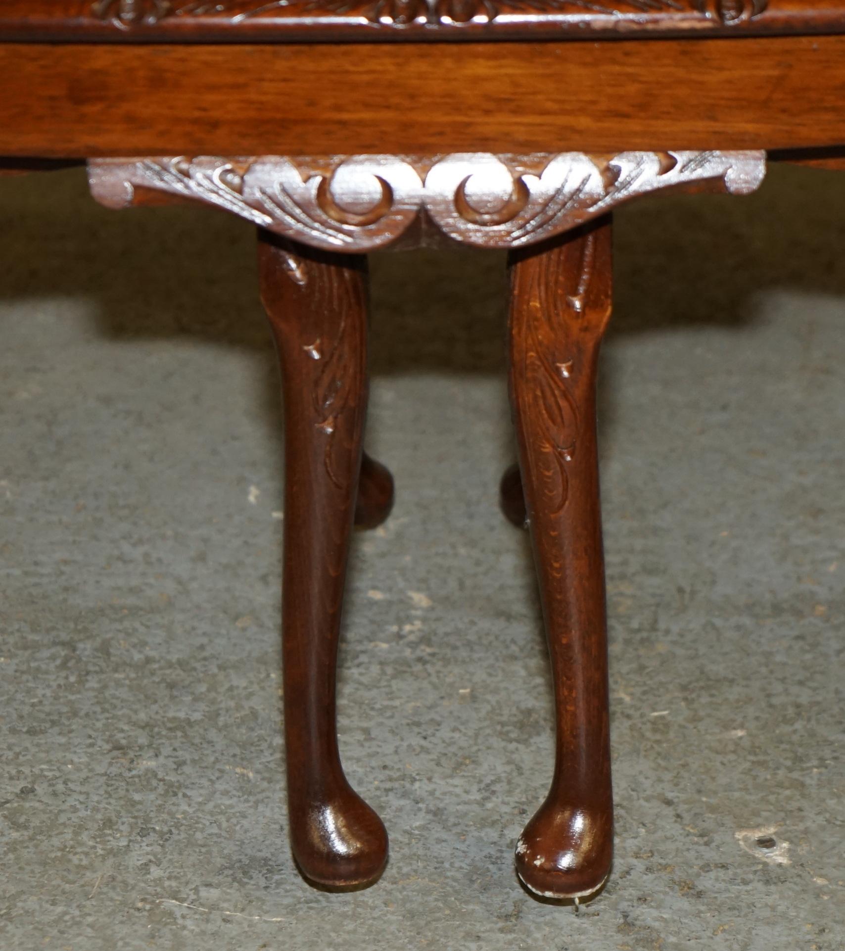 STUNNING FLAMED HARDWOOD NEST OF THREE TABLES INCLUDiNG COFFEE COCKTAIL TABLE For Sale 3
