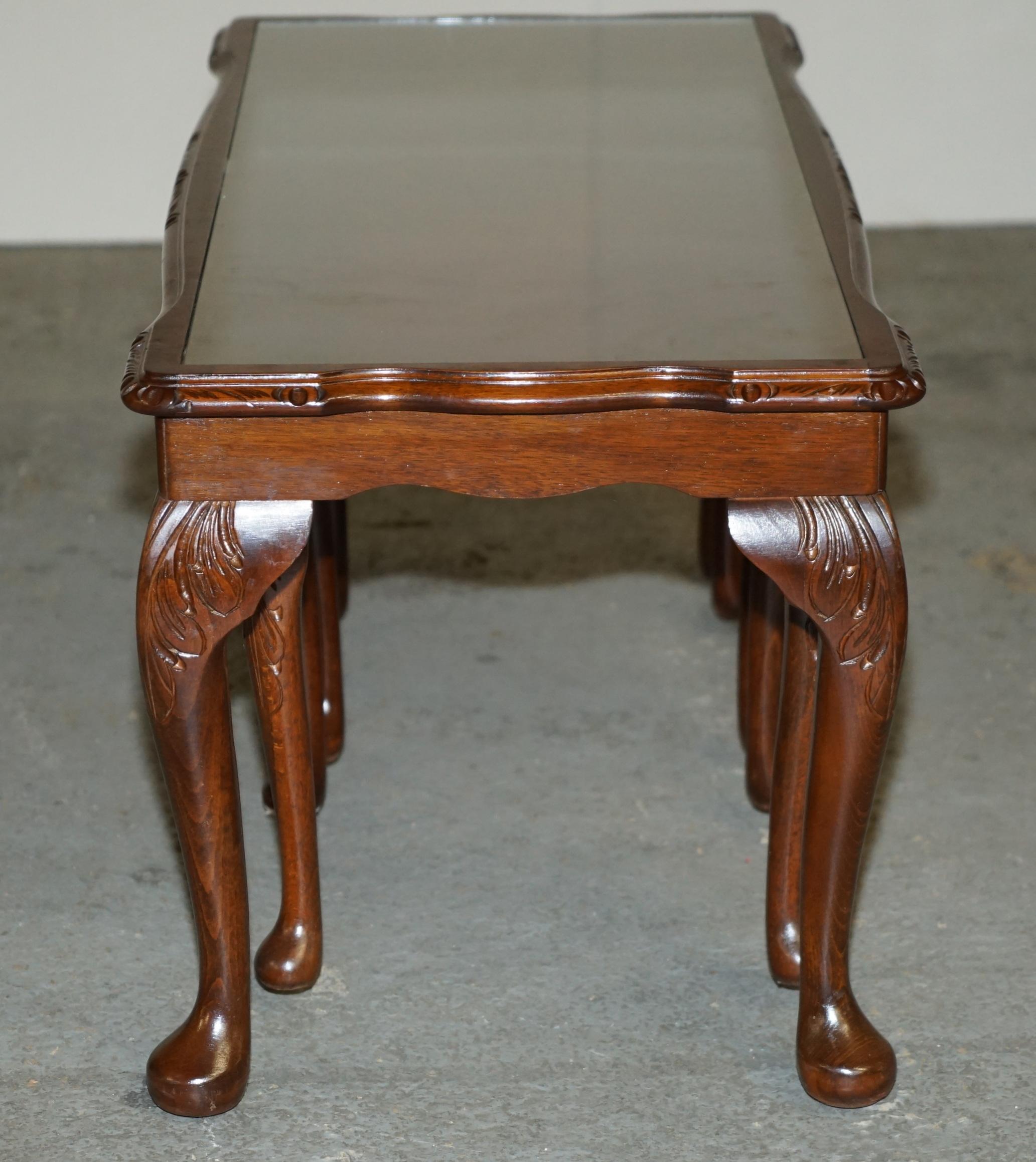 STUNNING FLAMED HARDWOOD NEST OF THREE TABLES INCLUDiNG COFFEE COCKTAIL TABLE For Sale 4