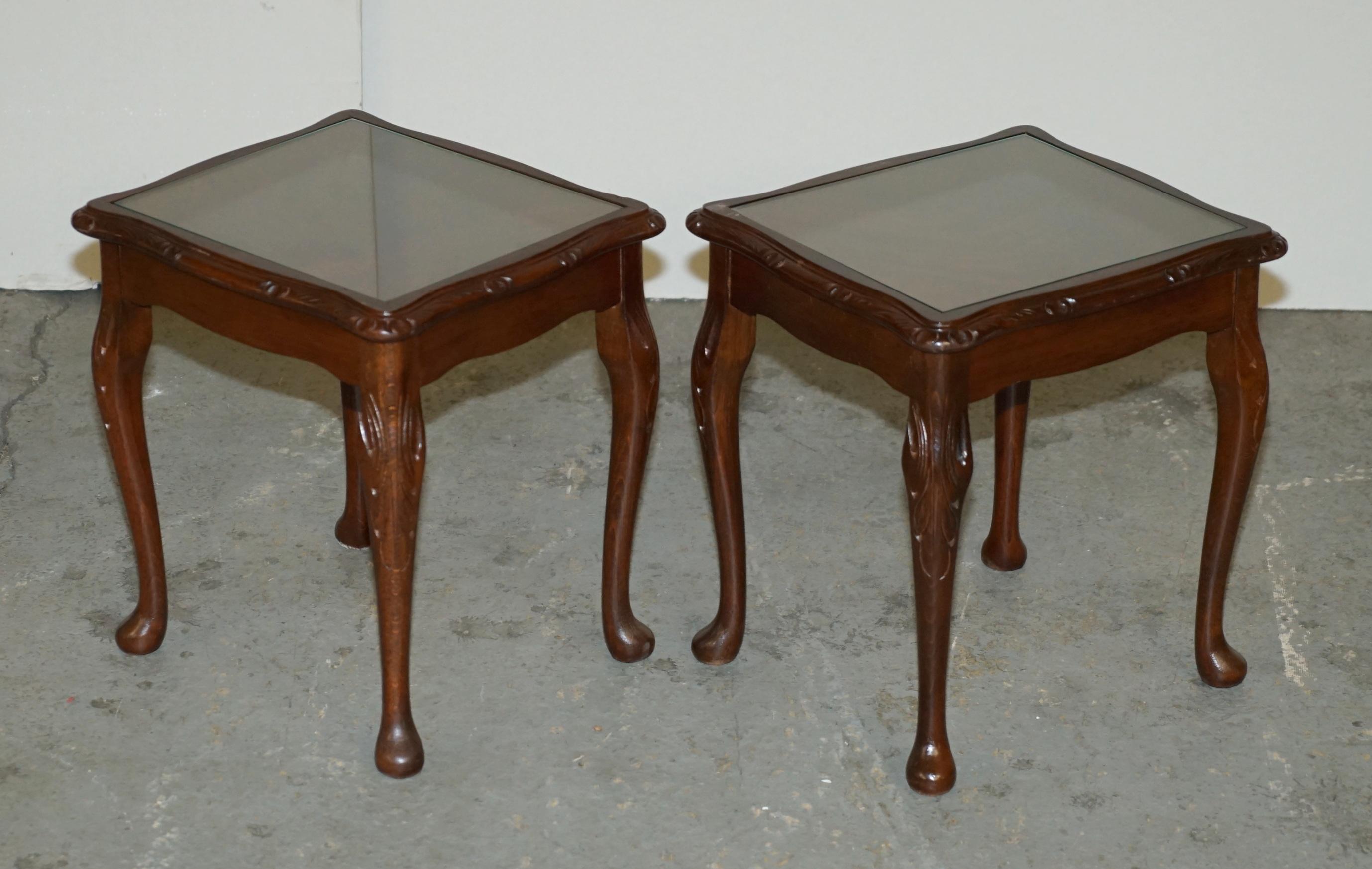 STUNNING FLAMED HARDWOOD NEST OF THREE TABLES INCLUDiNG COFFEE COCKTAIL TABLE For Sale 5