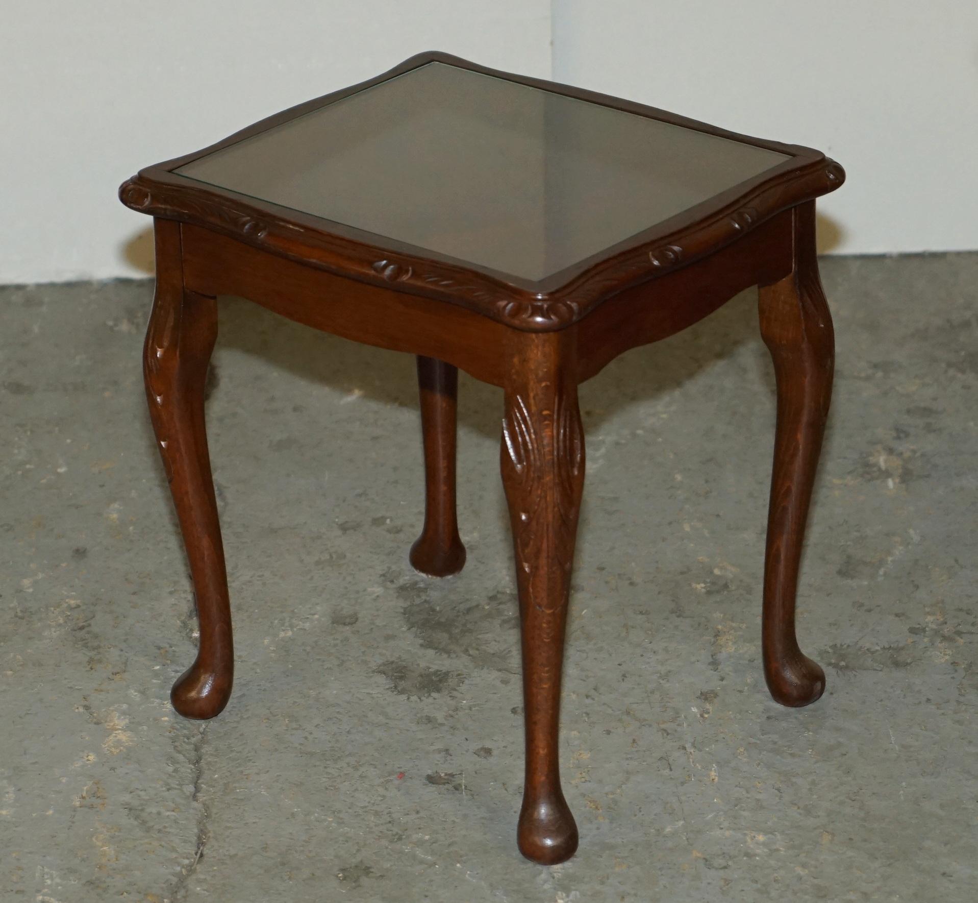 STUNNING FLAMED HARDWOOD NEST OF THREE TABLES INCLUDiNG COFFEE COCKTAIL TABLE For Sale 6