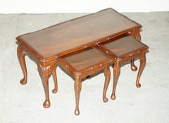 TABLE DE COCKTAIL DE DESIGN EN HARDWOOD À MANUTENANT DE Trois TABLES incluant DES BOUCLES DE COFFEE COCKTAIL