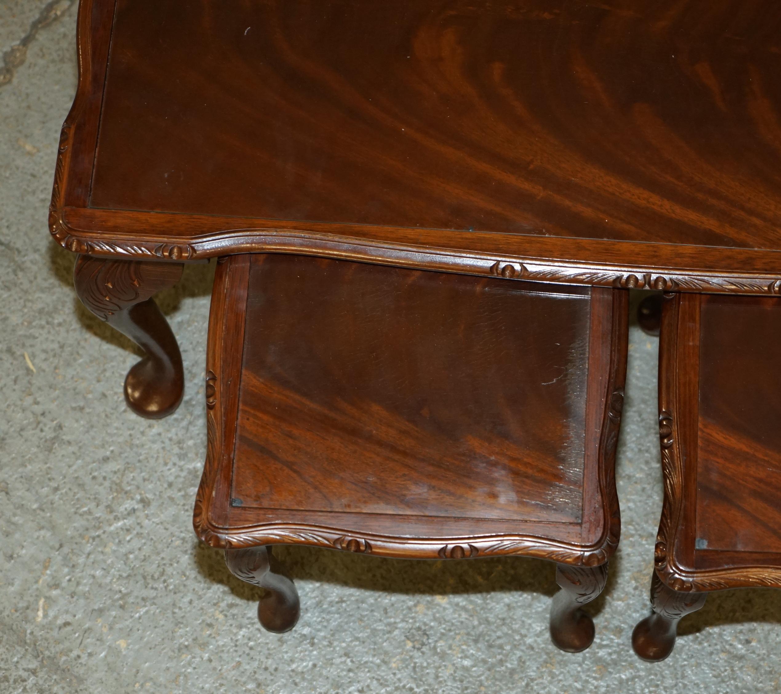 English STUNNING FLAMED HARDWOOD NEST OF THREE TABLES INCLUDiNG COFFEE COCKTAIL TABLE For Sale