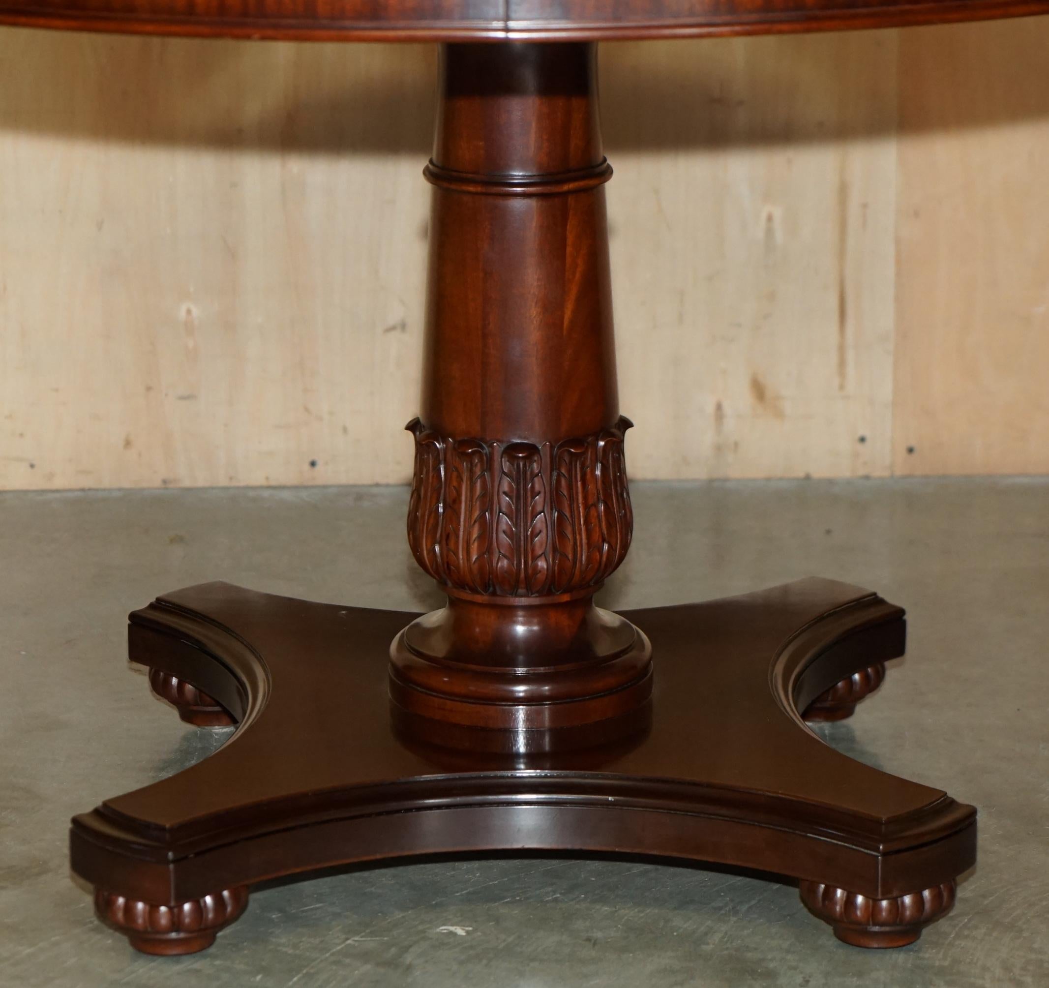 IMPRESIONANTE MESA REDONDA HENKEL HARRIS WINCHESTER DE MADERA DURA FLAMEADA en venta 3