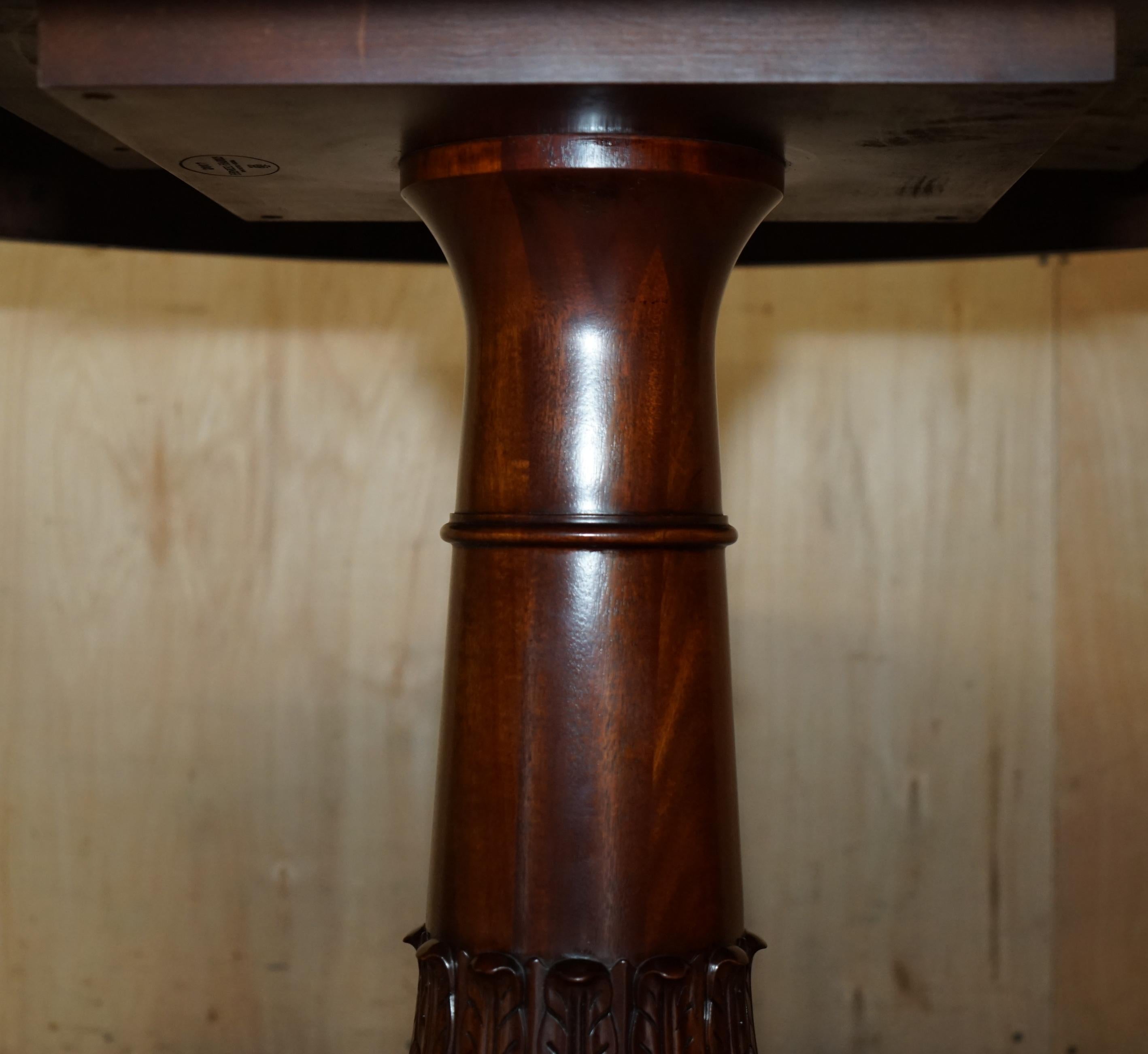 IMPRESIONANTE MESA REDONDA HENKEL HARRIS WINCHESTER DE MADERA DURA FLAMEADA en venta 7