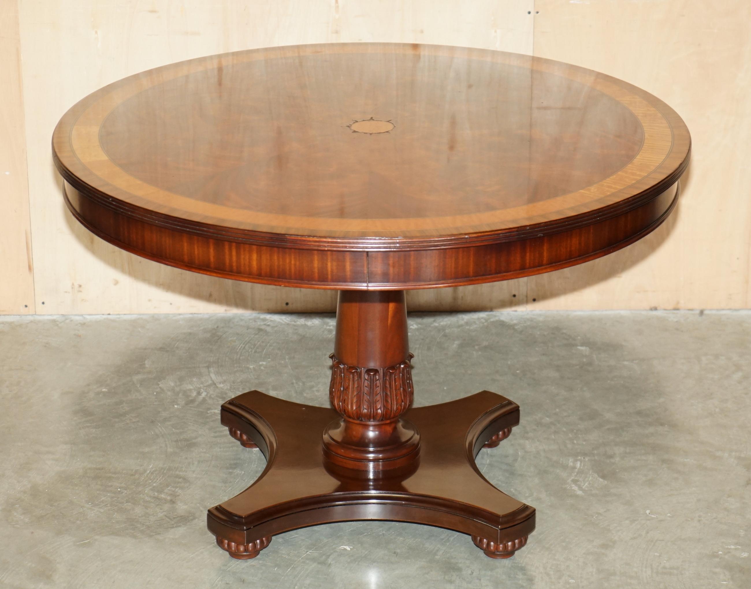 Antigüedades de la Casa Real

Royal House Antiques se complace en poner a la venta esta exquisita mesa redonda de comedor o centro de estilo Regencia Henkel Harris Winchester Virginia, hecha con maravillosos y ricos cortes de caoba flameada y