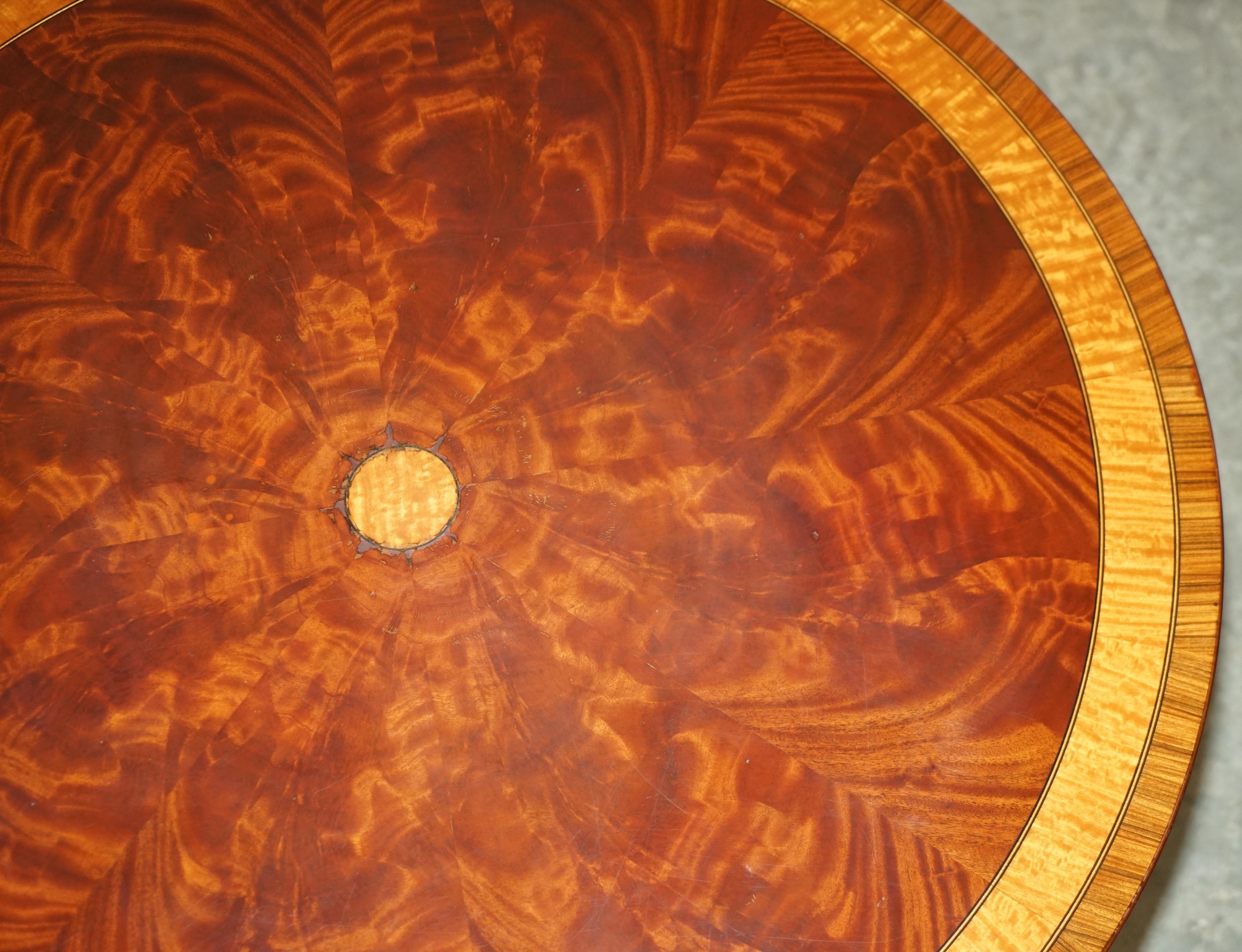 IMPRESIONANTE MESA REDONDA HENKEL HARRIS WINCHESTER DE MADERA DURA FLAMEADA Madera dura en venta