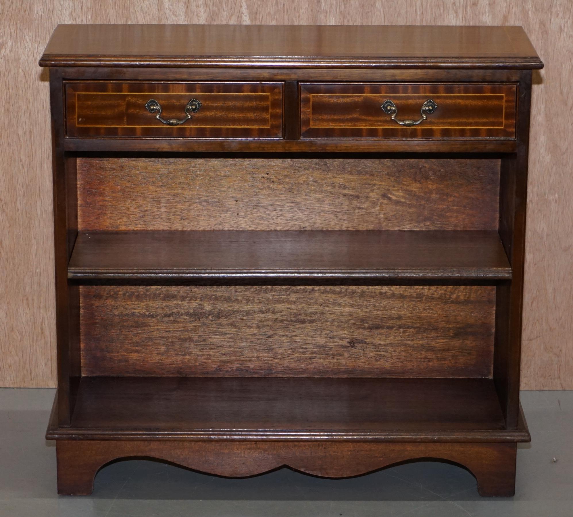 We are delighted to offer for sale this lovely Bradley Furniture flamed mahogany dwarf open bookcase with twin drawers and height adjustable shelf

A good looking well made and decorative piece, very utilitarian, it would work well in any