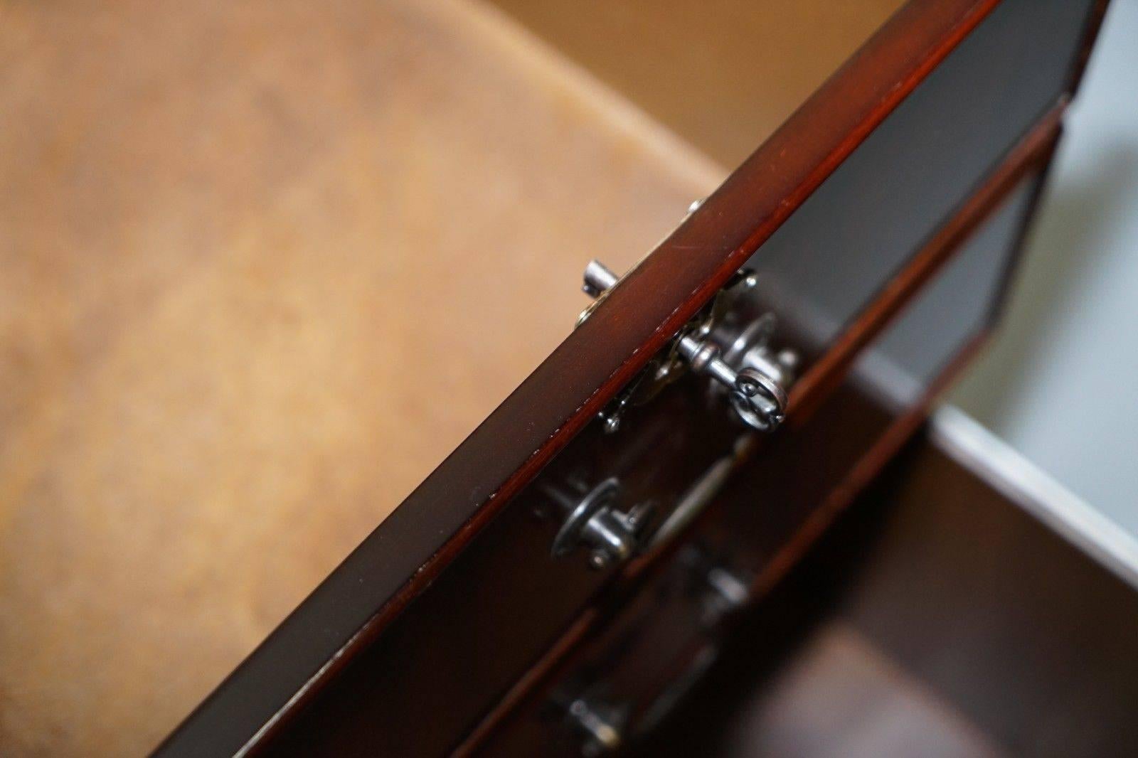 Stunning Flamed Mahogany Veneer Twin Pedestal Fining Cabinet, Green Leather Desk 4