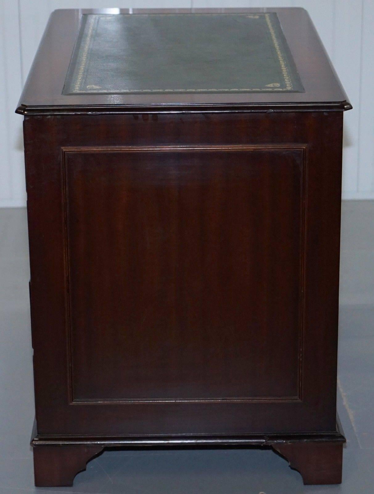 20th Century Stunning Flamed Mahogany Veneer Twin Pedestal Fining Cabinet, Green Leather Desk