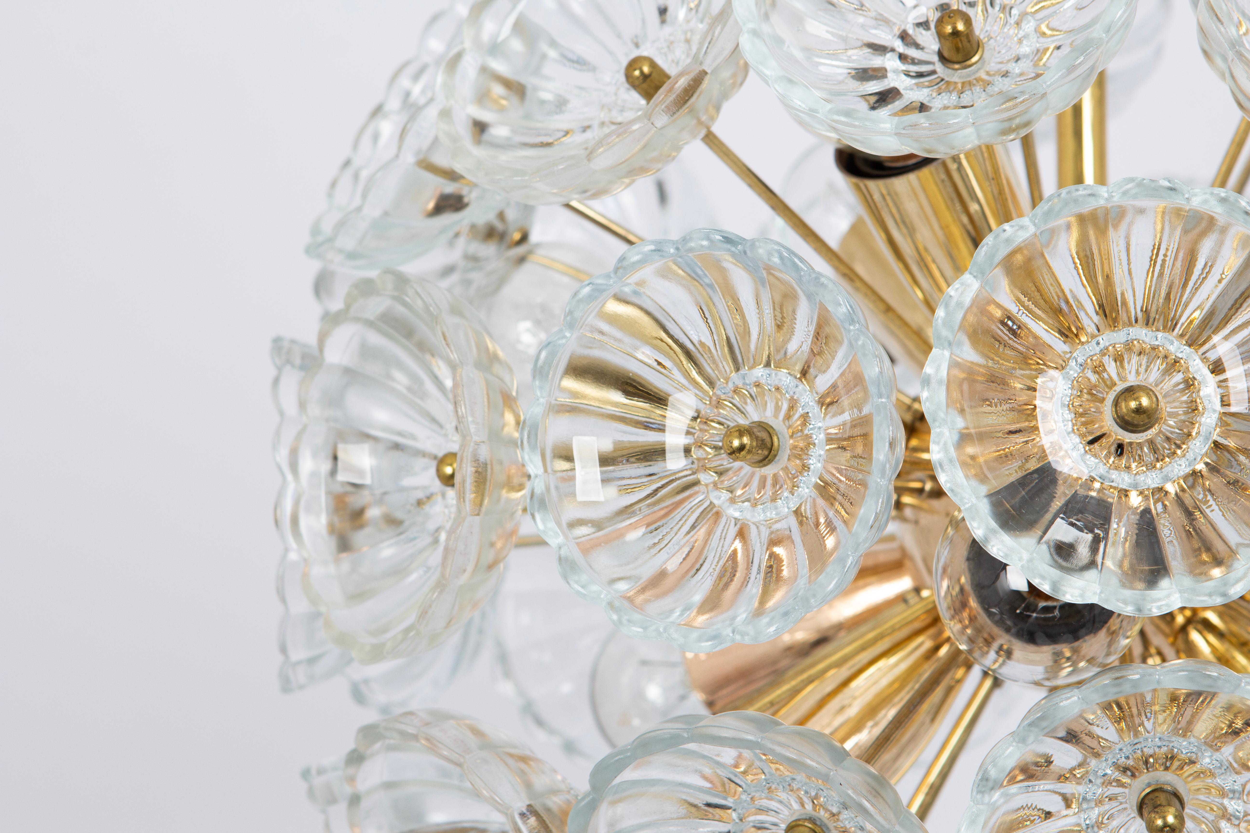 Mid-Century Modern Superbes lustres Spoutnik en verre à fleurs et laiton, Allemagne, années 1960 en vente