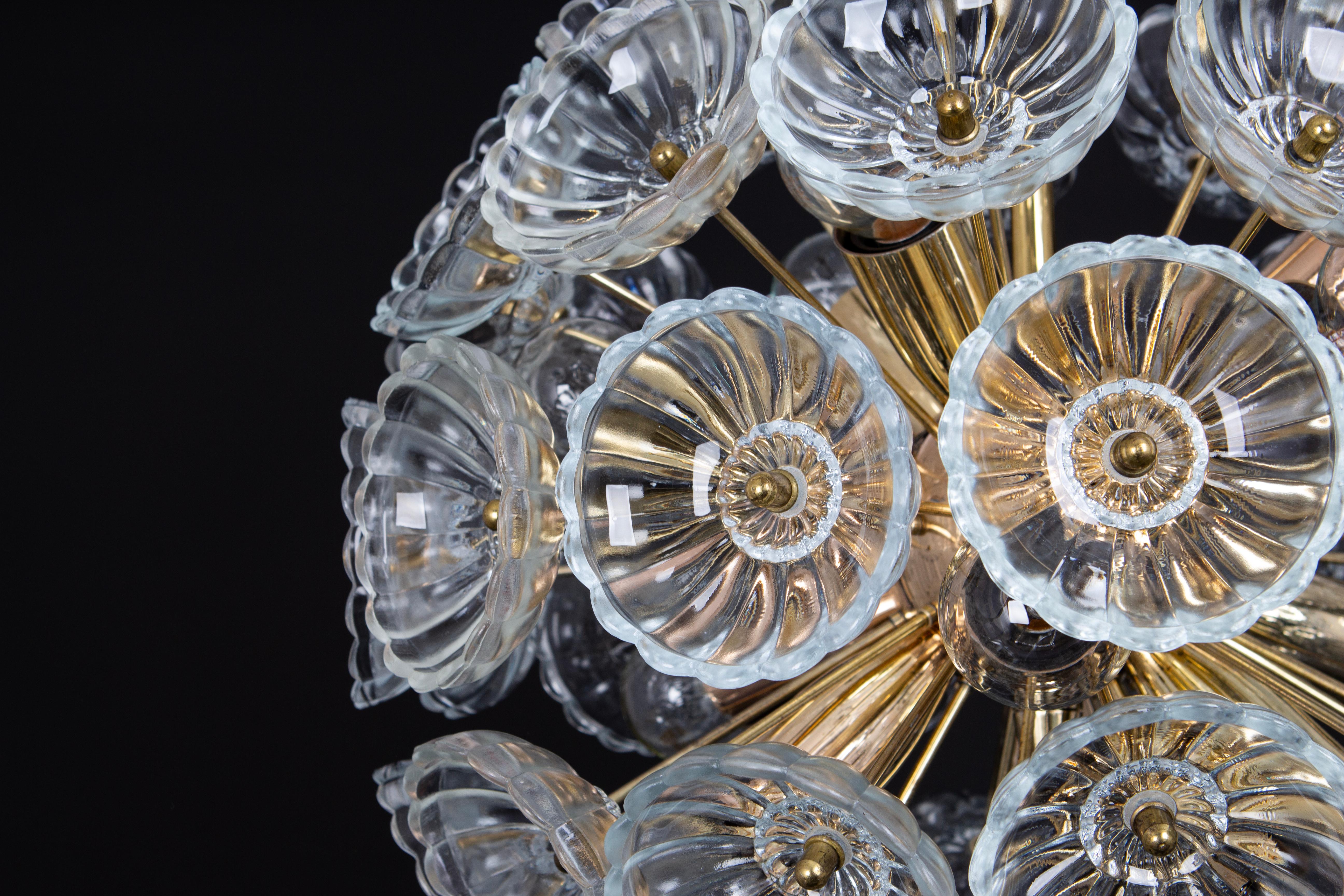 Superbes lustres Spoutnik en verre à fleurs et laiton, Allemagne, années 1960 en vente 1