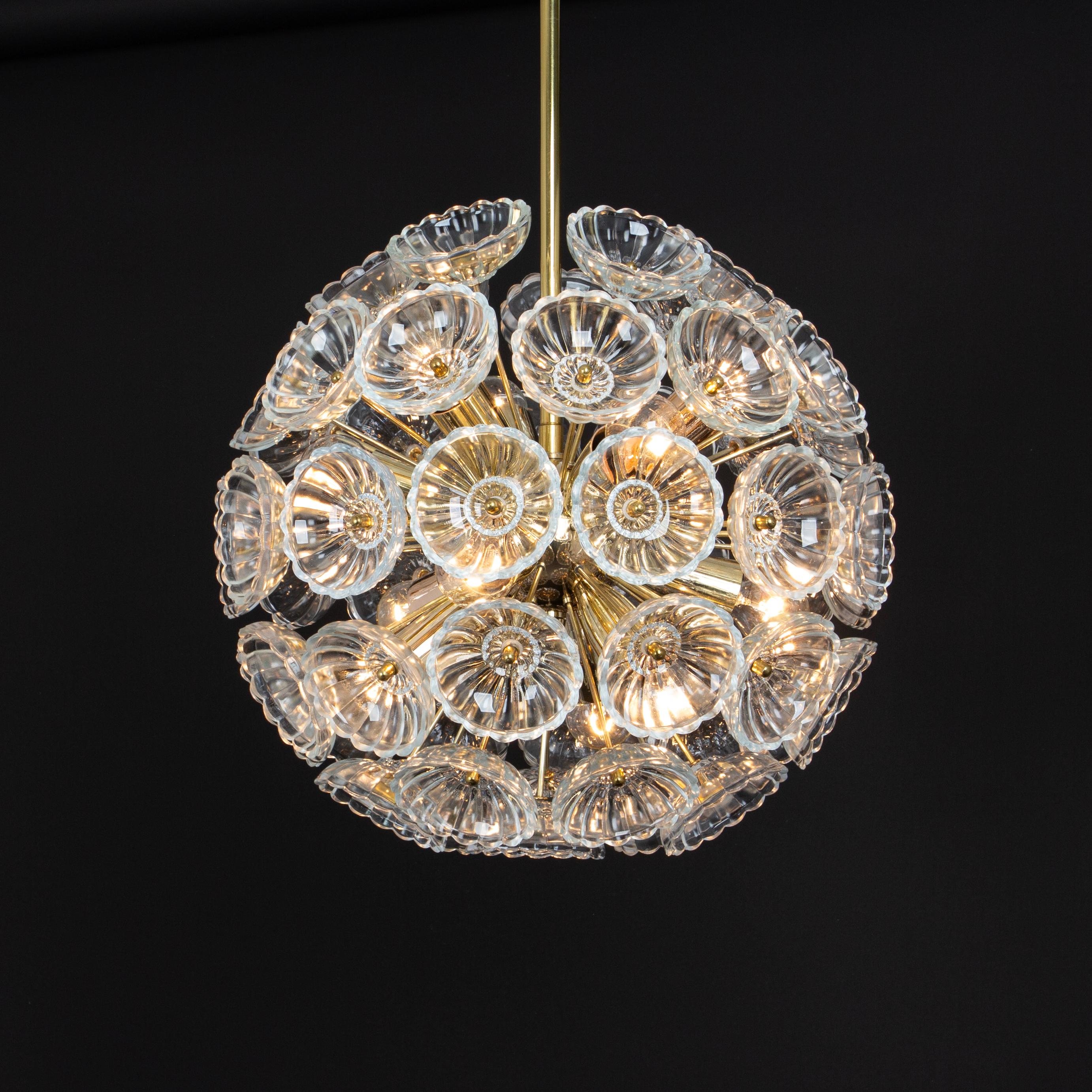 Superbes lustres Spoutnik en verre à fleurs et laiton, Allemagne, années 1960 en vente 2