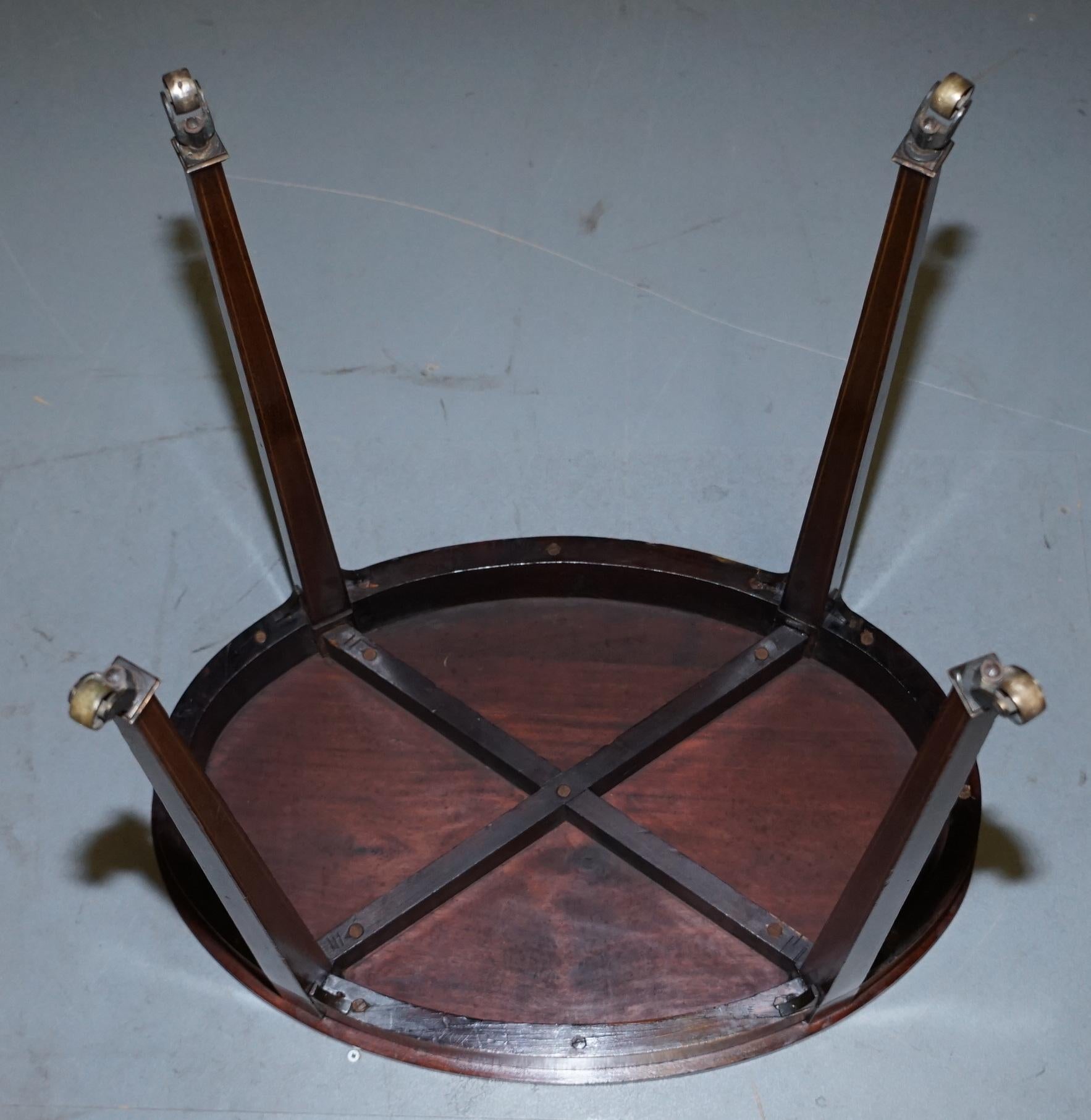 Table d'appoint ovale en noyer avec marqueterie florale Sheraton Victorien en vente 9