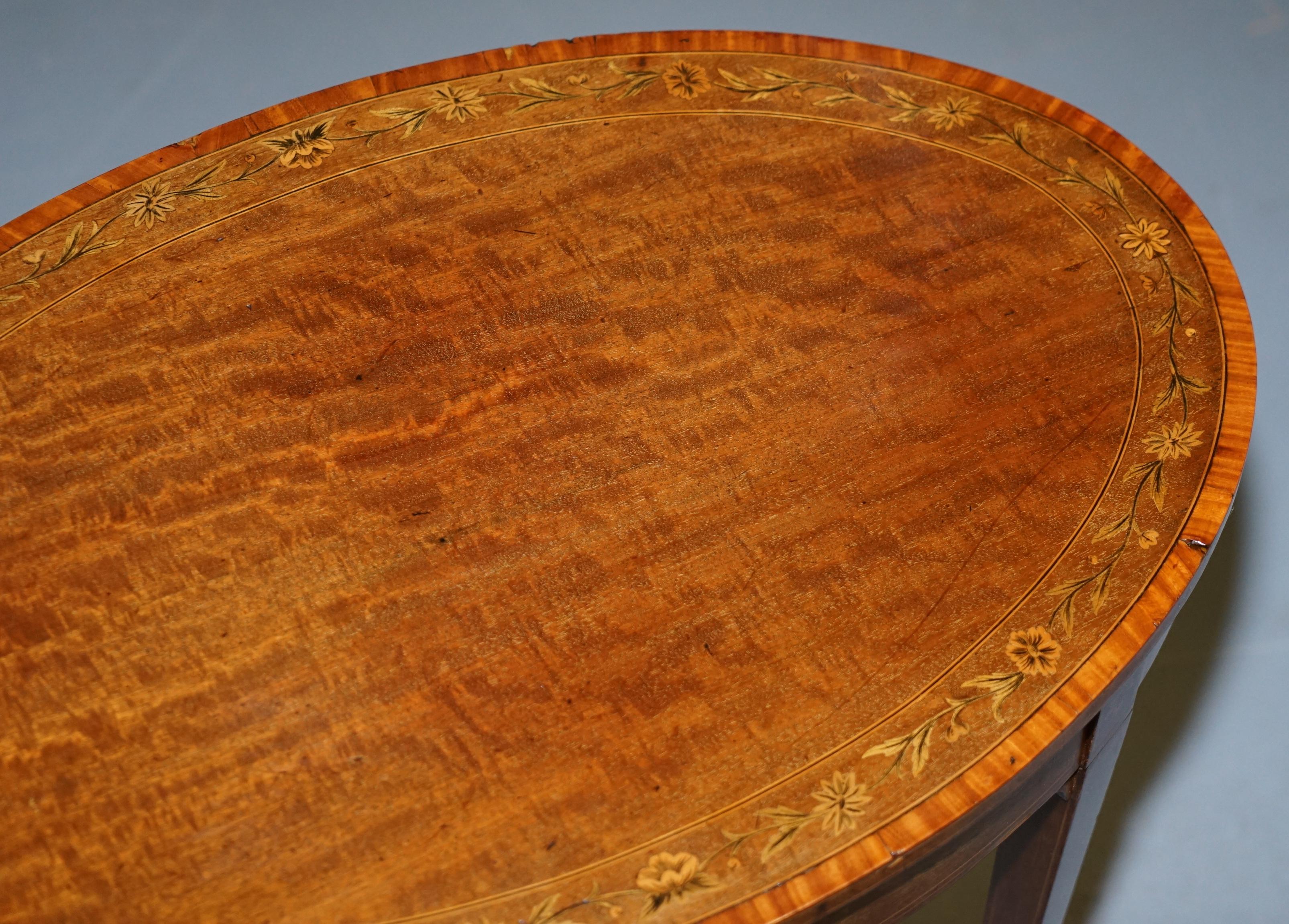 Table d'appoint ovale en noyer avec marqueterie florale Sheraton Victorien Bon état - En vente à West Sussex, Pulborough