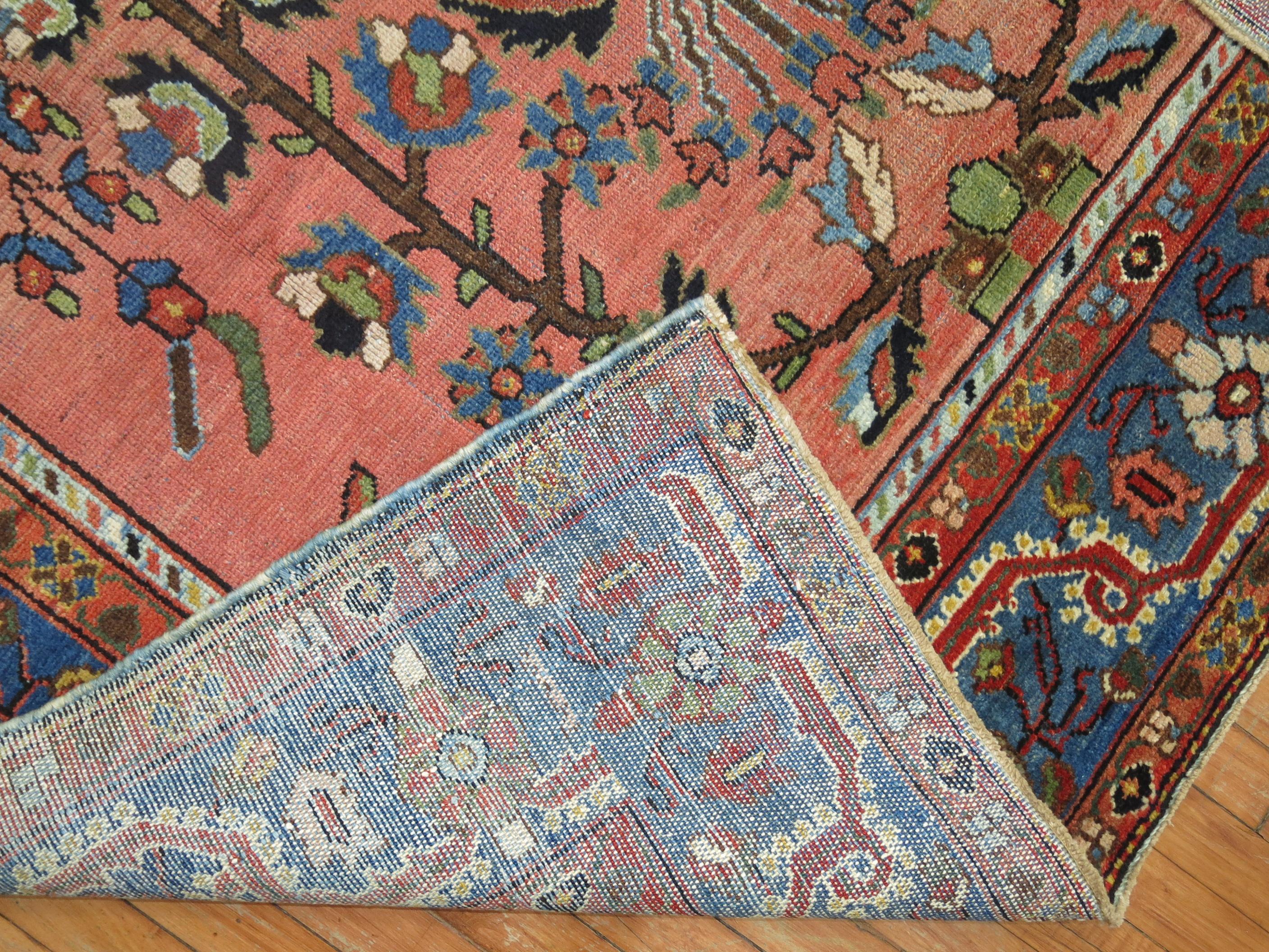 Atemberaubender persischer Malayer-Teppich mit Blumenmotiv, 20. Jahrhundert im Angebot 1