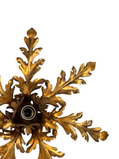 Stupefacente montatura ad incasso in metallo dorato con foglie d'acanto, Italia anni '50