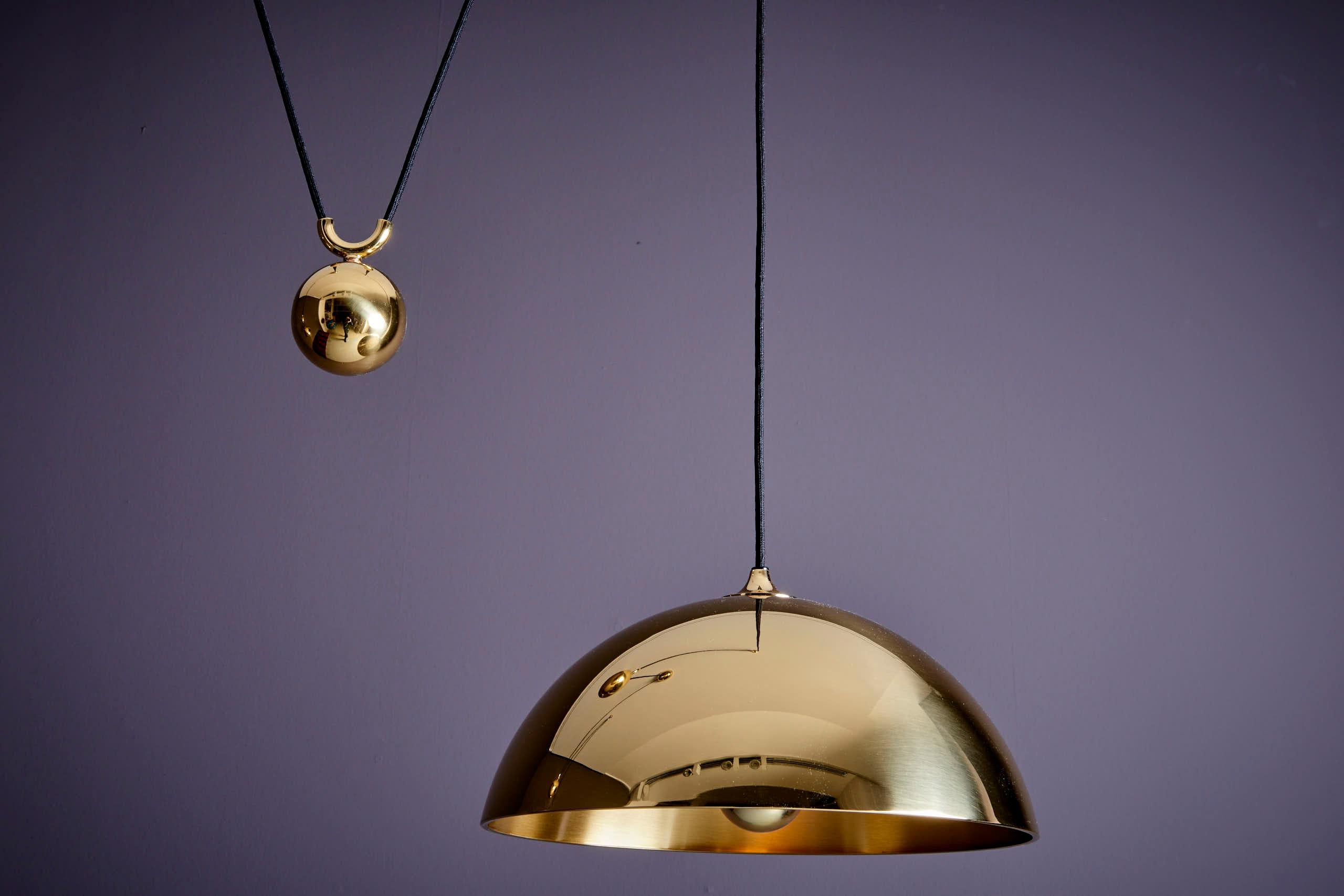 Really beautiful Florian Schulz double posa pendant lamp with one E 27 / model a bulb in brass. 