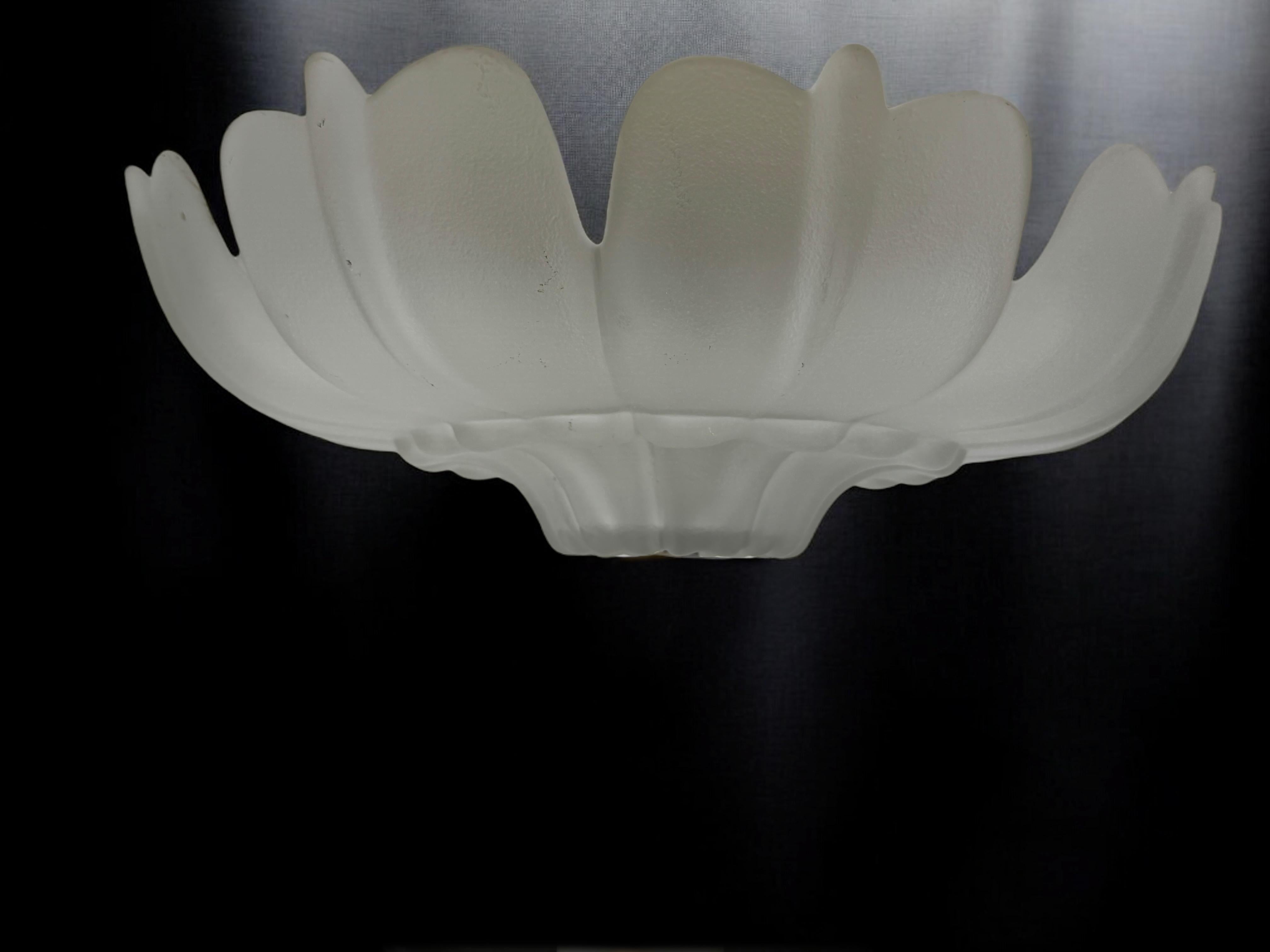Superbe lampe de chasse en verre et laiton en forme de fleur, Allemagne, années 1970 en vente 8