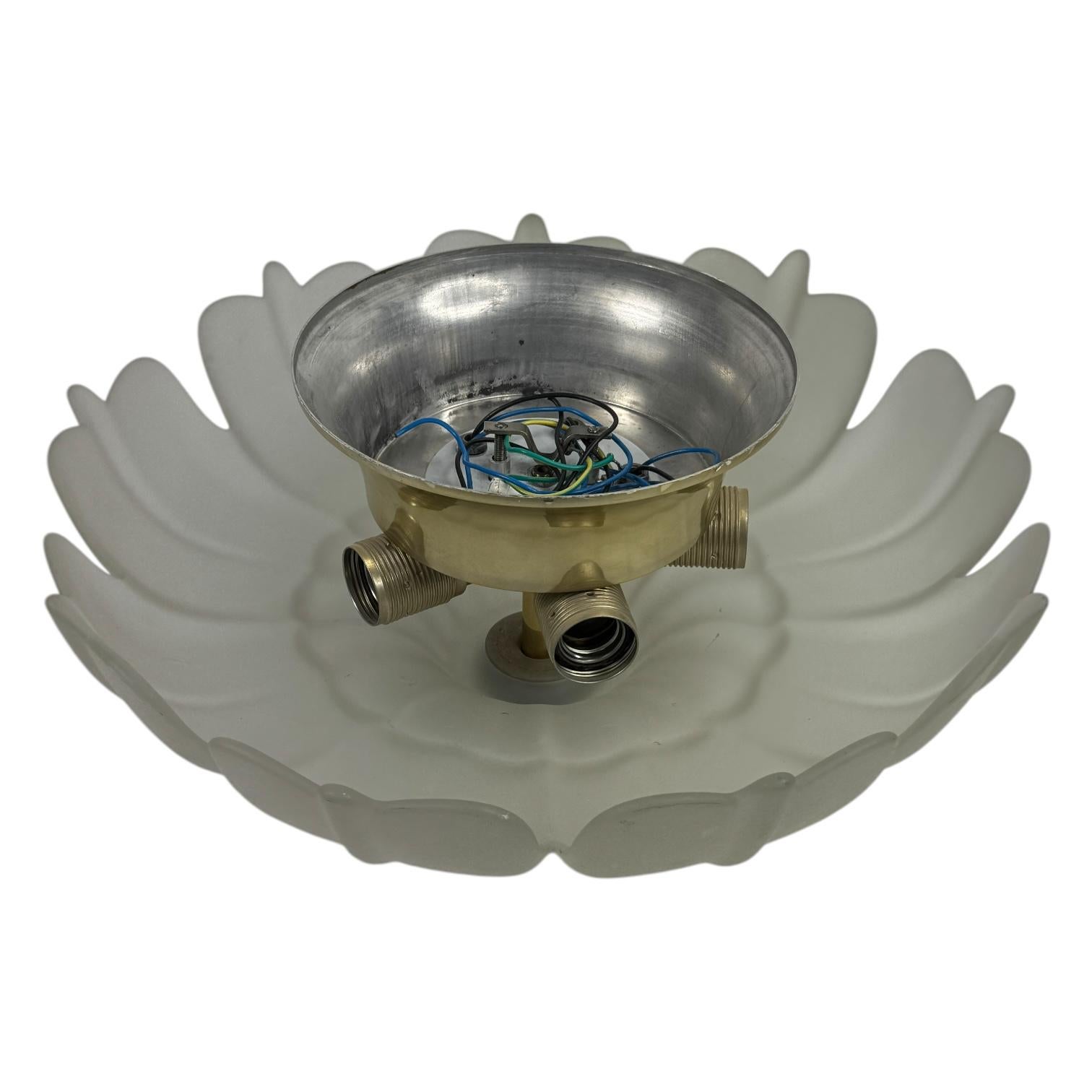 Superbe lampe de chasse en verre et laiton en forme de fleur, Allemagne, années 1970 Bon état - En vente à Nuernberg, DE