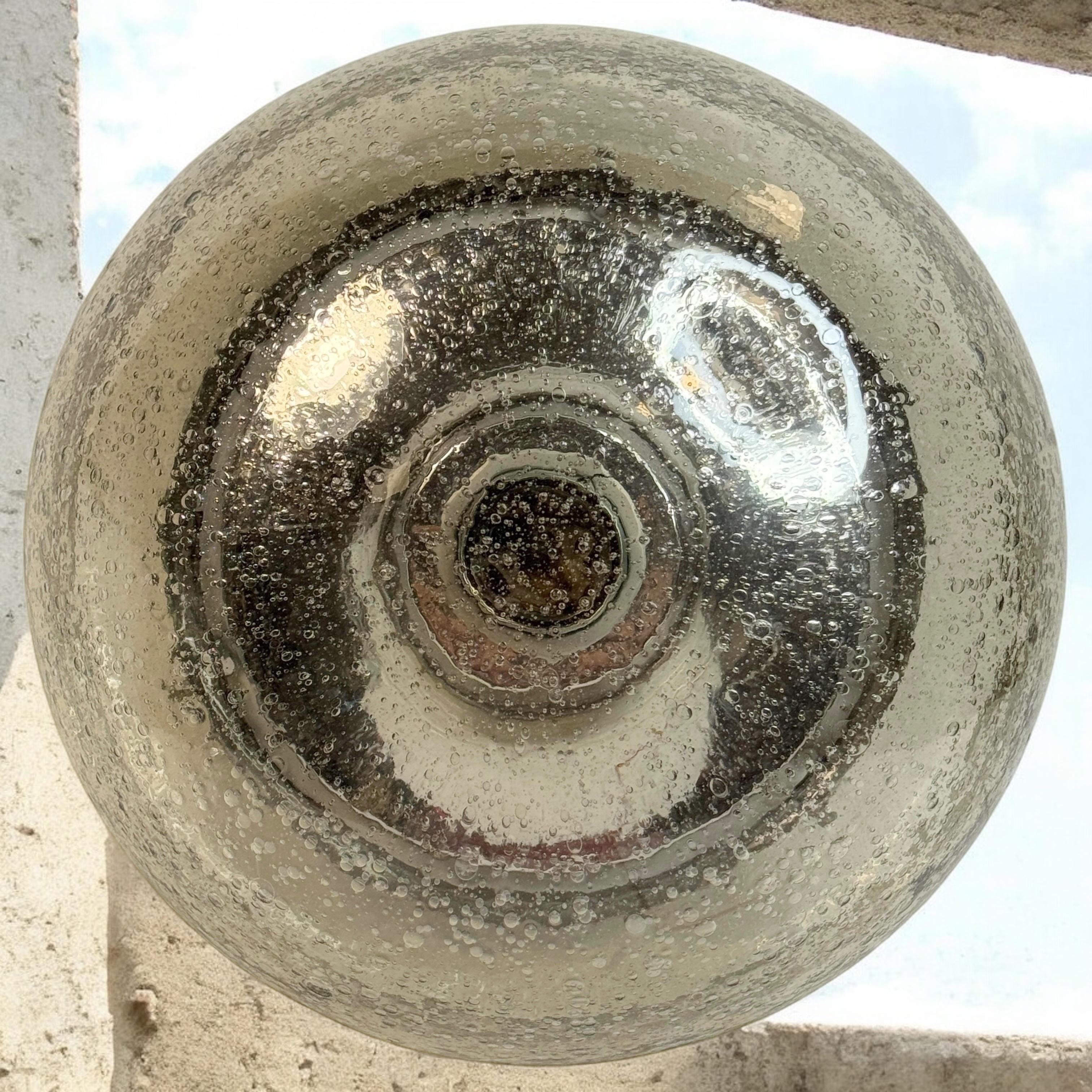 Impresionante empotrable de cristal gris ahumado Air Bubble de Limburg, años 70 en venta 4