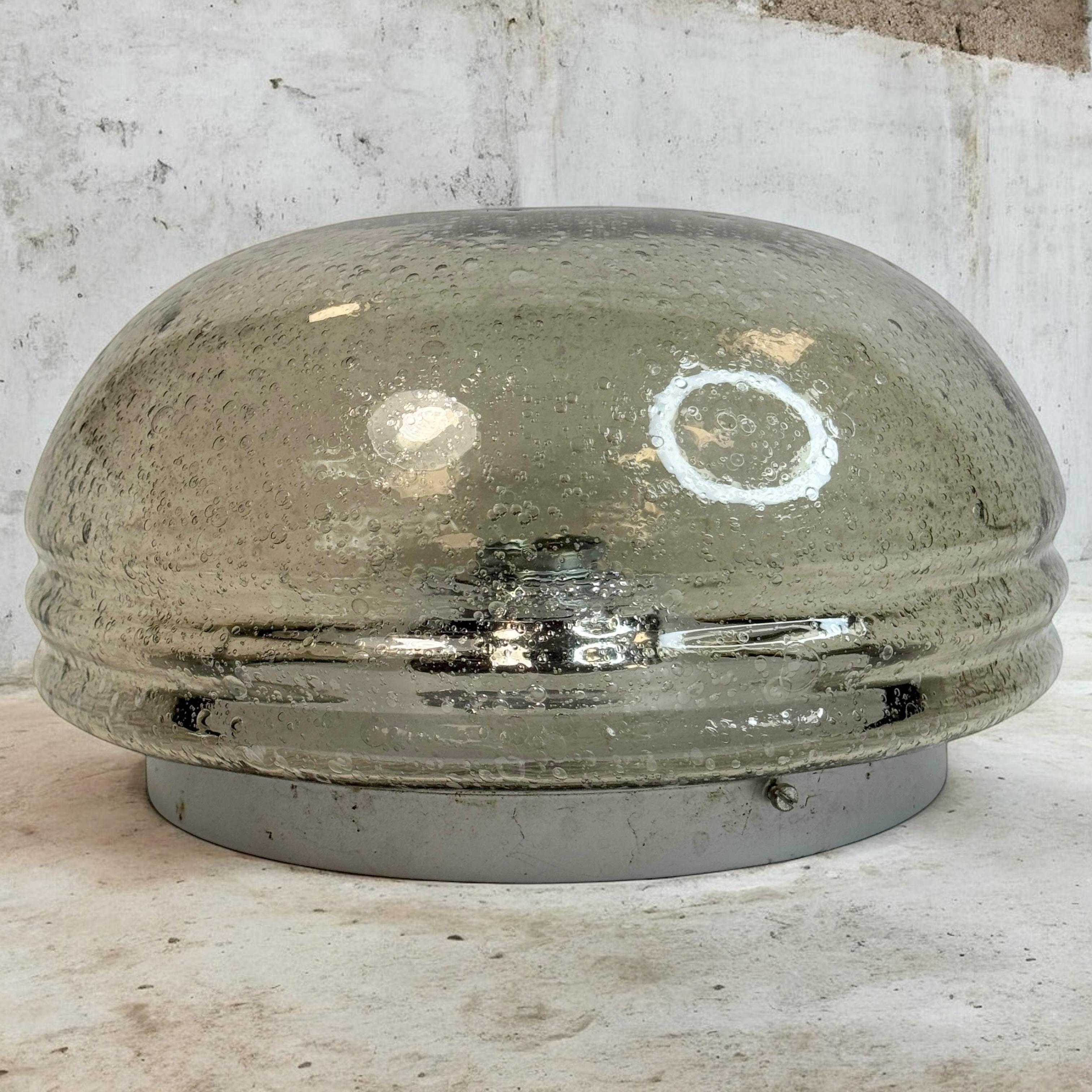 Impresionante empotrable de cristal gris ahumado Air Bubble de Limburg, años 70 en venta 6