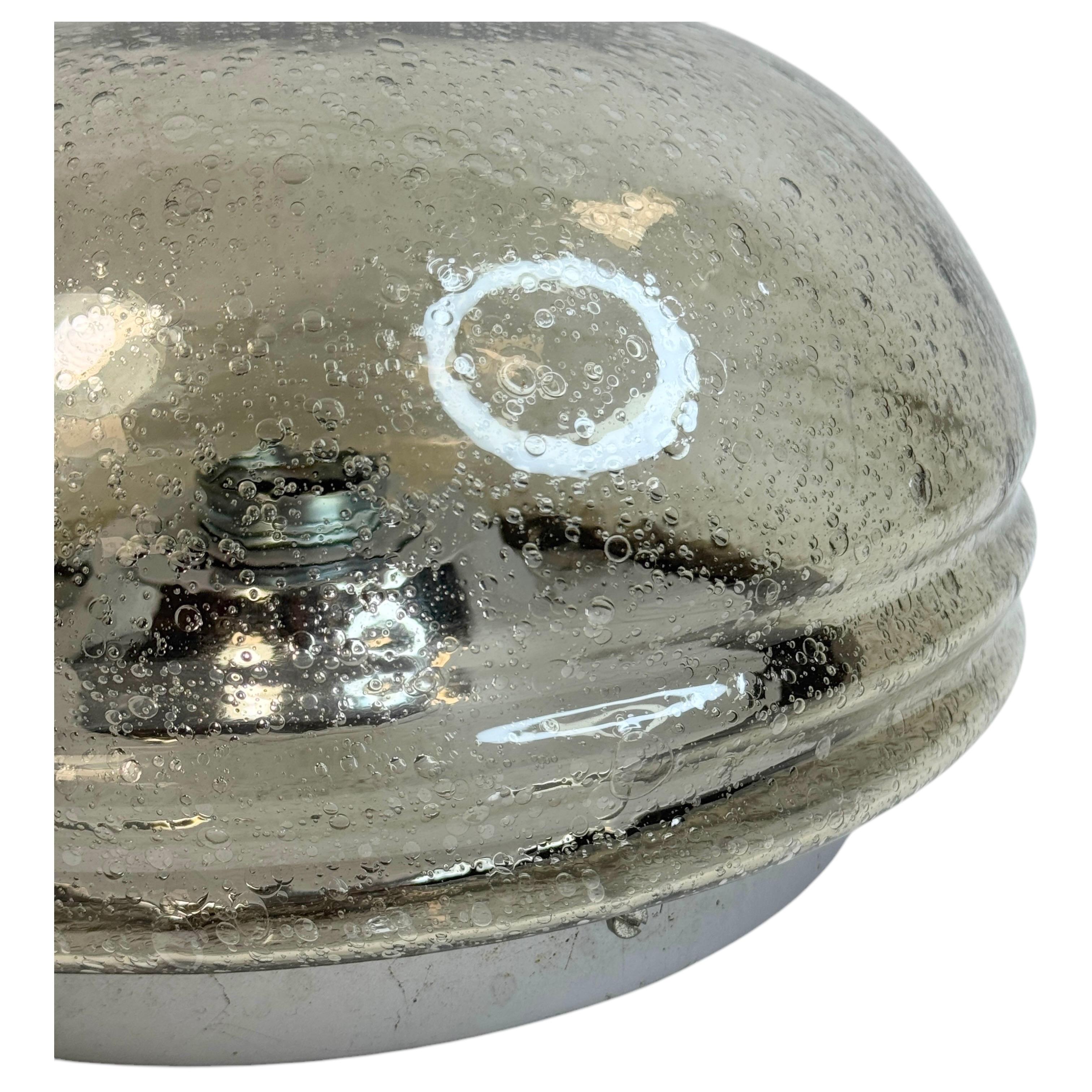Impresionante empotrable de cristal gris ahumado Air Bubble de Limburg, años 70 en venta 2
