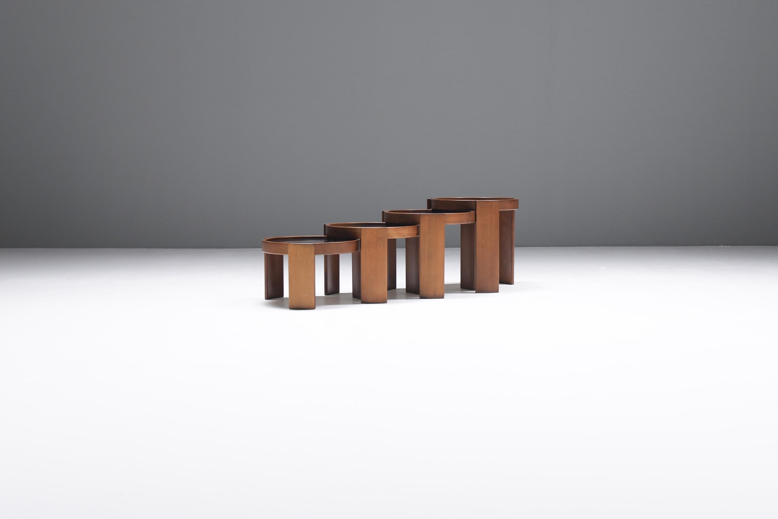 Stunning Nesting tables 780 in walnut by Gianfranco Frattini for Cassina In Good Condition In Buggenhout, Oost-Vlaanderen
