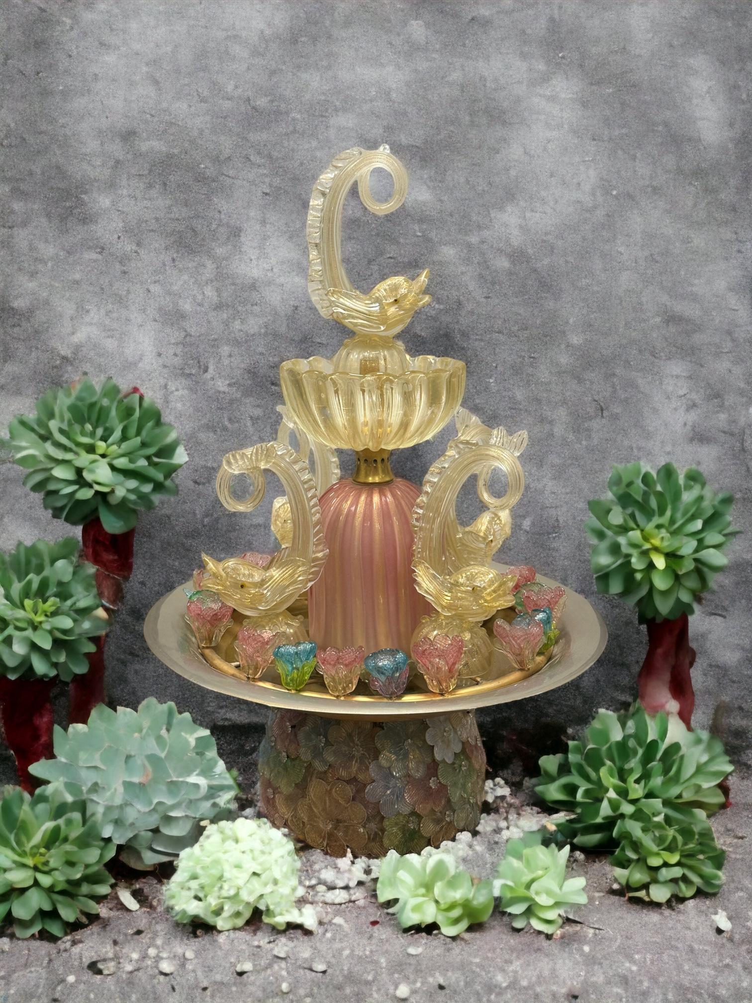 Hollywood Regency Superbe fontaine en verre de Murano polychrome saupoudré d'or avec Lights Italie années 1960 en vente
