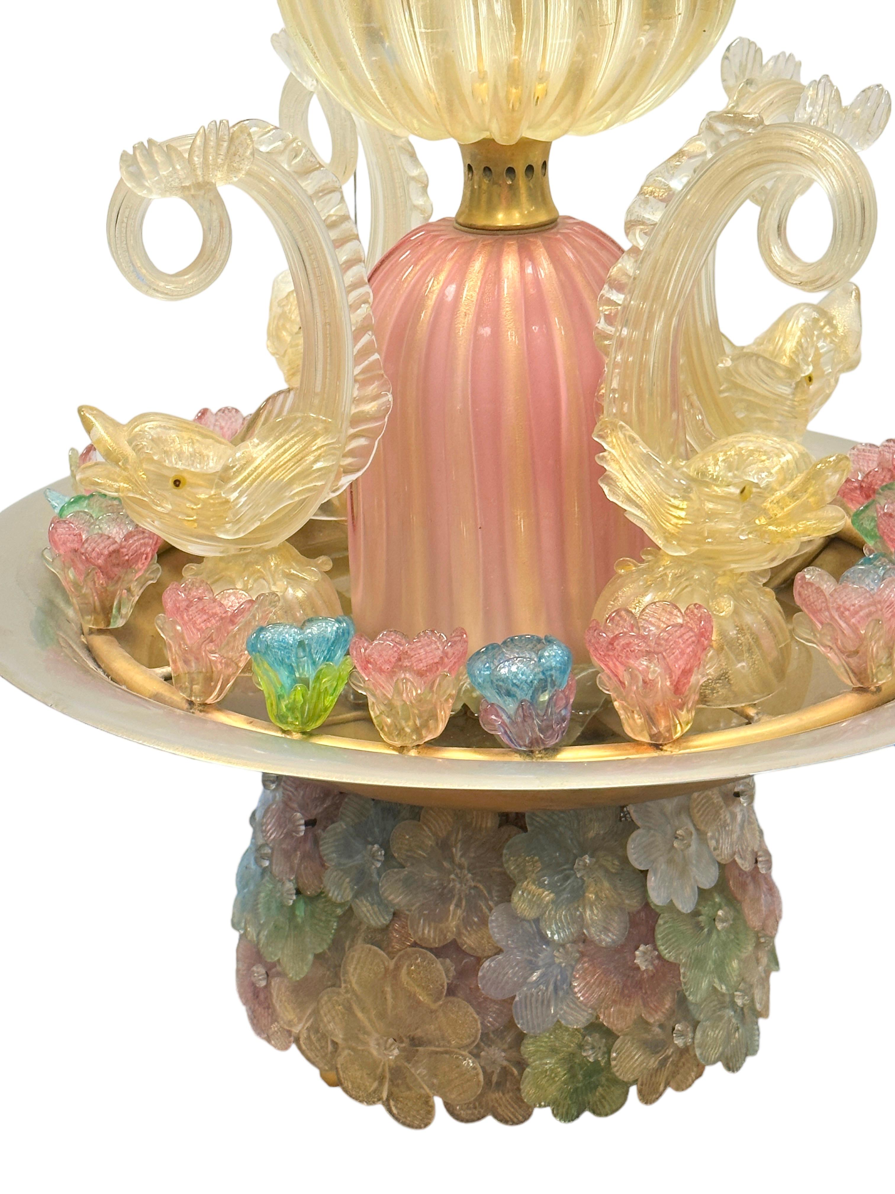 italien Superbe fontaine en verre de Murano polychrome saupoudré d'or avec Lights Italie années 1960 en vente
