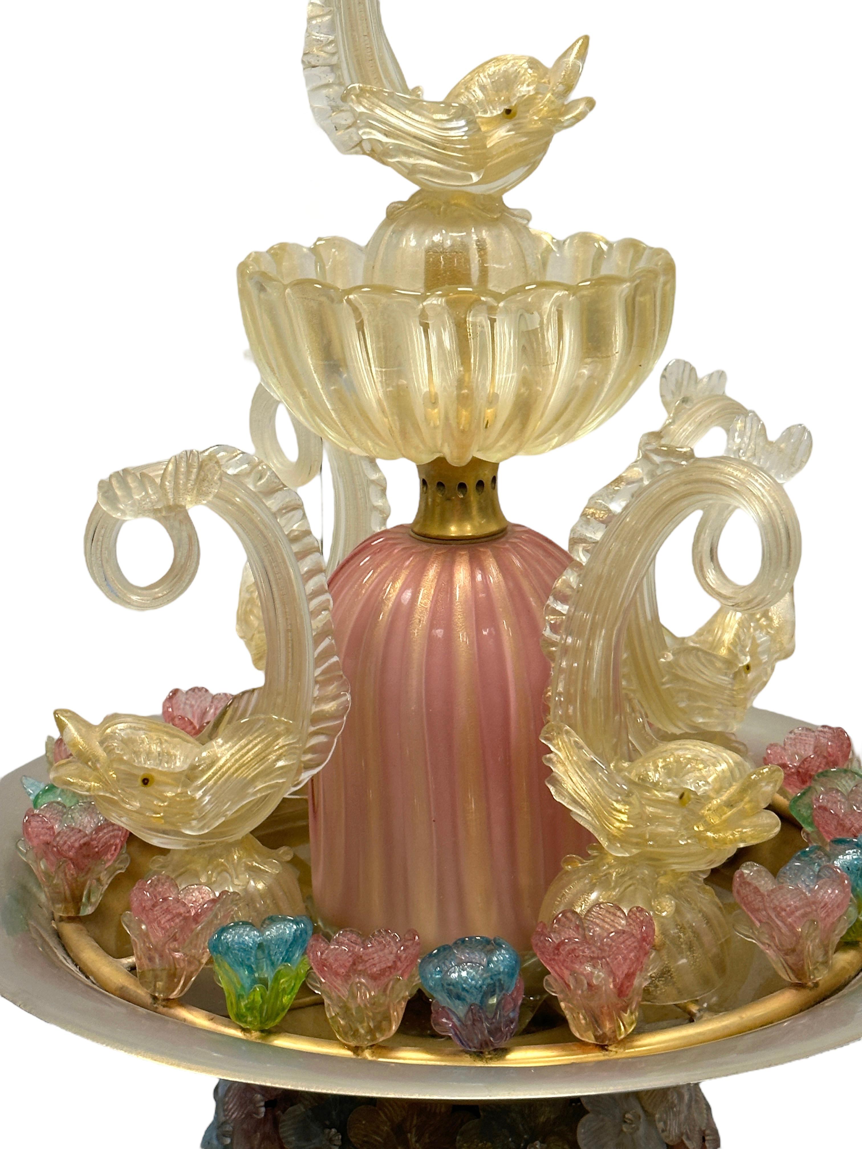Fait main Superbe fontaine en verre de Murano polychrome saupoudré d'or avec Lights Italie années 1960 en vente