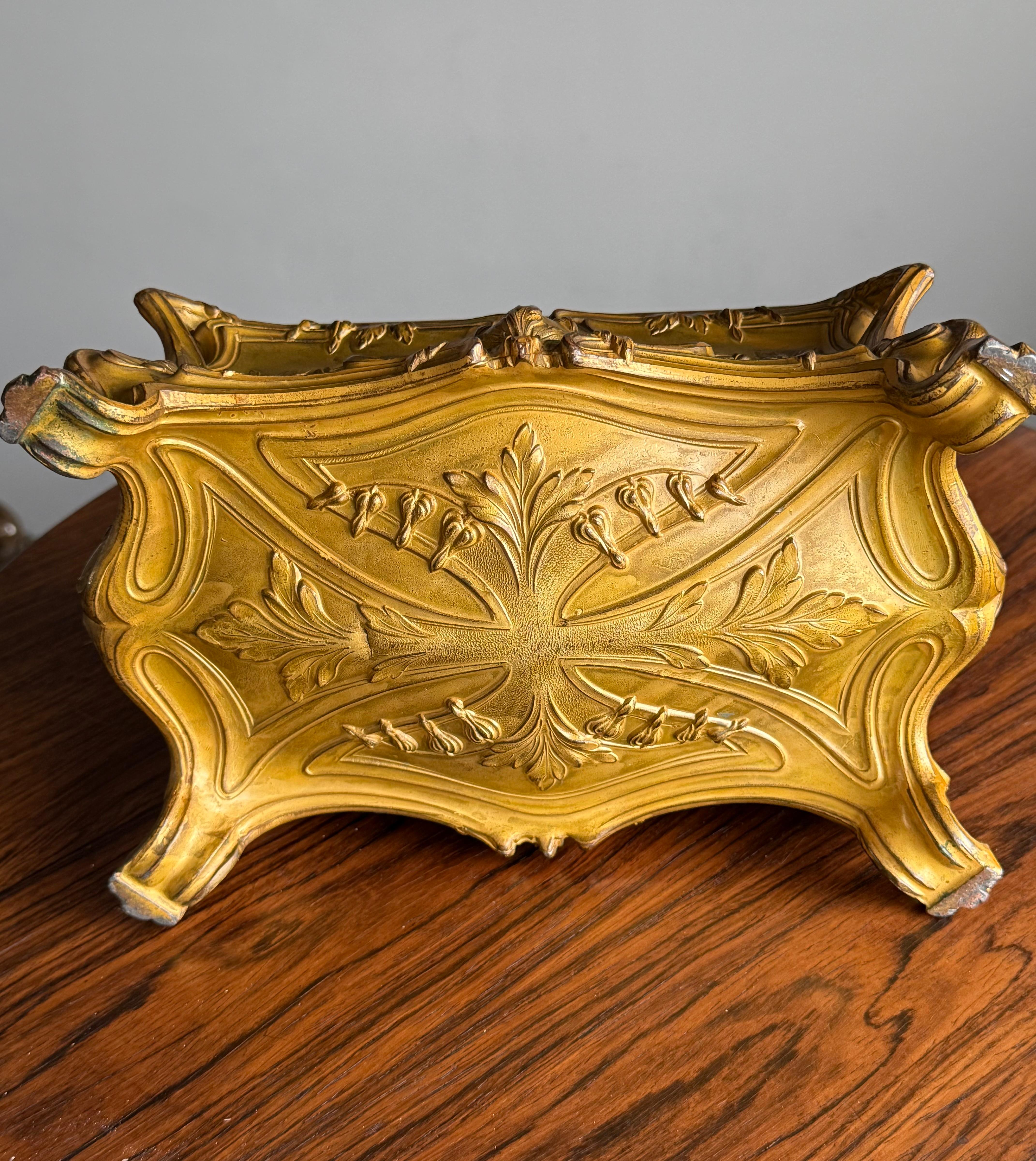 Cast Stunning France Art Nouveau Bronzed Jewelry Box with Detailed Leafs and Flowers For Sale