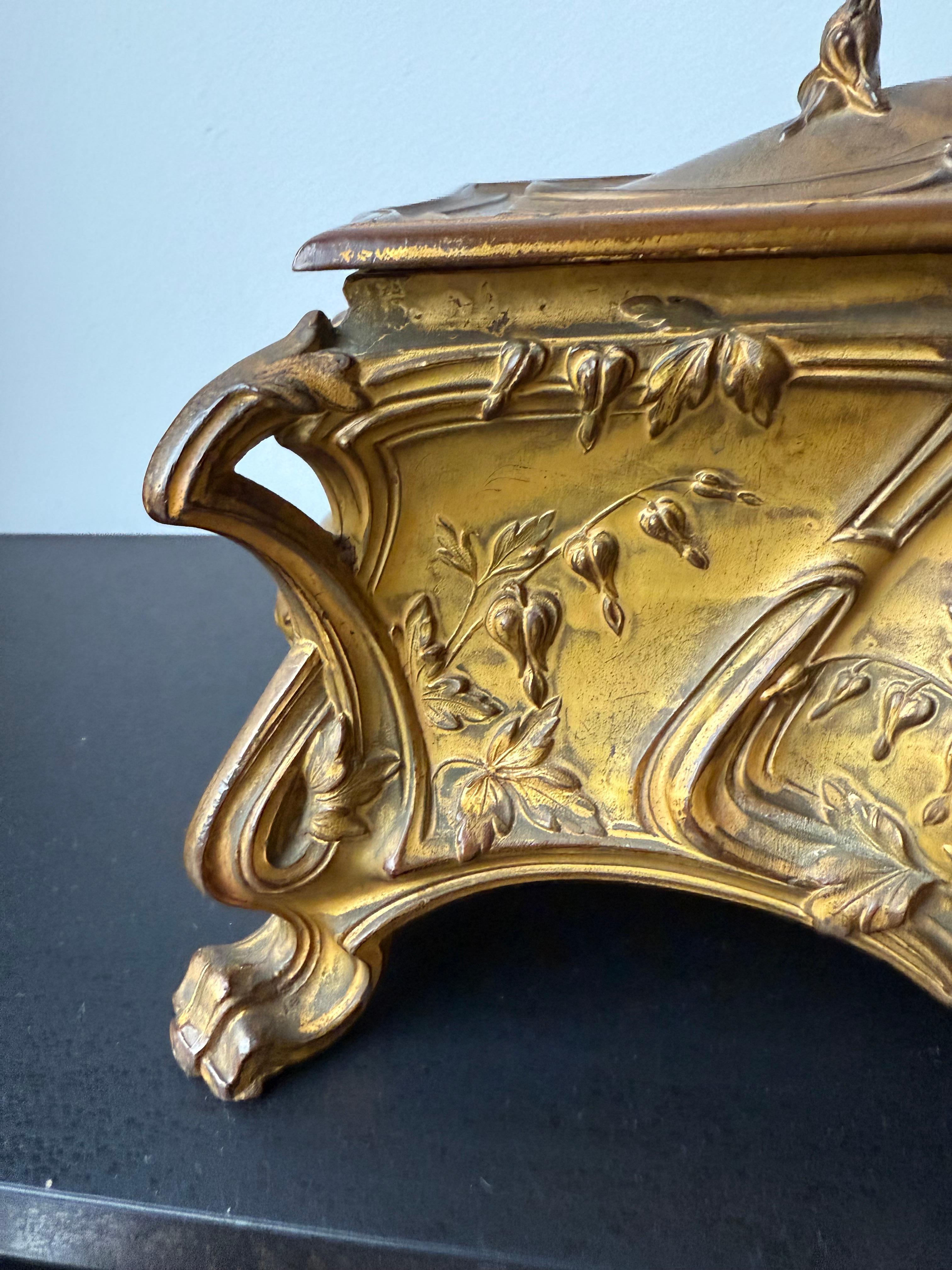 20th Century Stunning France Art Nouveau Bronzed Jewelry Box with Detailed Leafs and Flowers For Sale