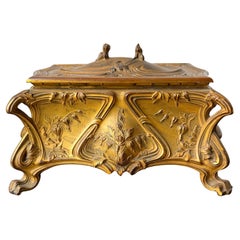 Splendido portagioie francese in stile Art Nouveau Bronzato con foglie e fiori dettagliati