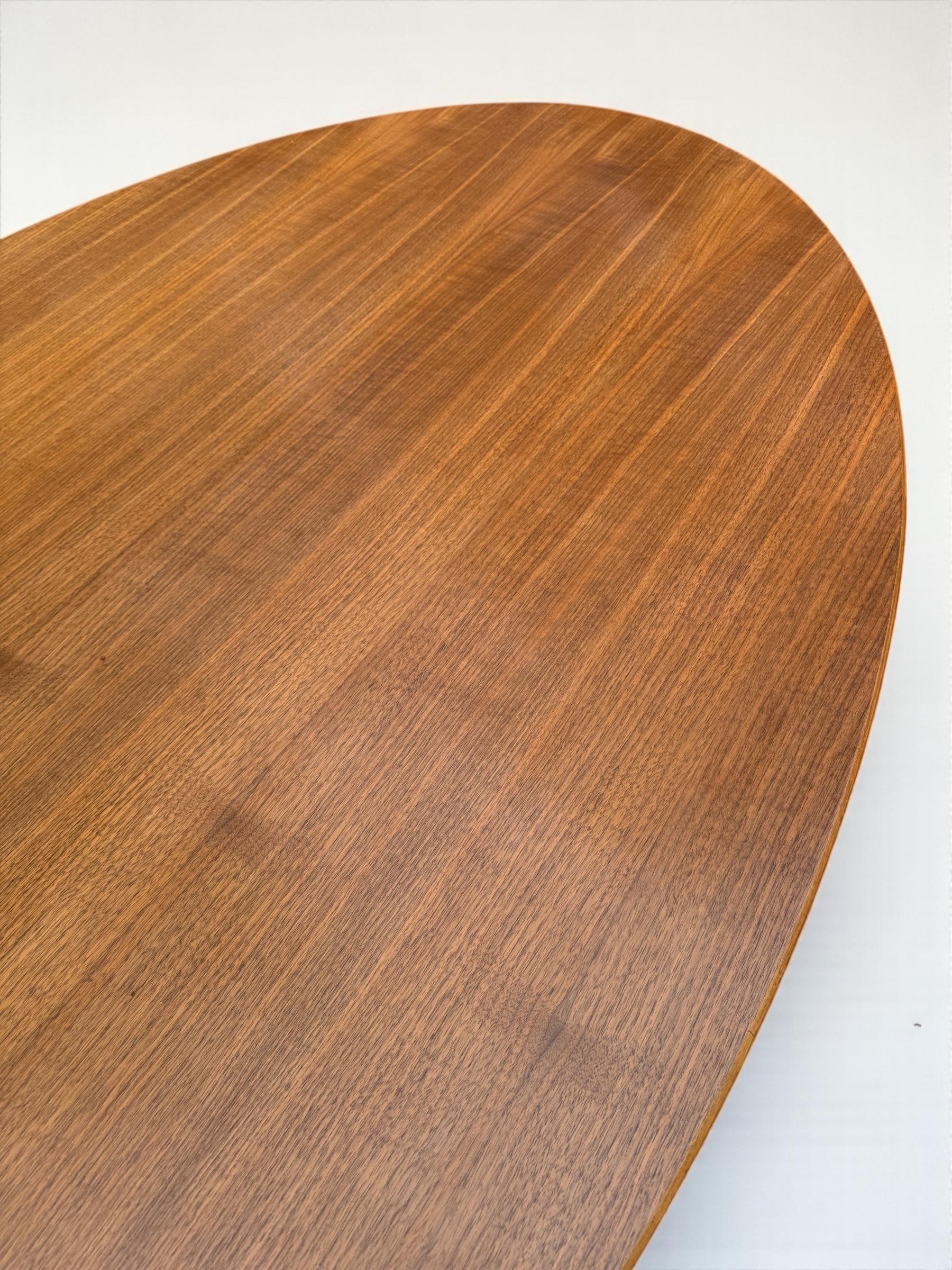 Impresionante mesa de comedor ovalada de nogal Franco Albini & Franca Helg TL22 Italia Años 50 en venta 1