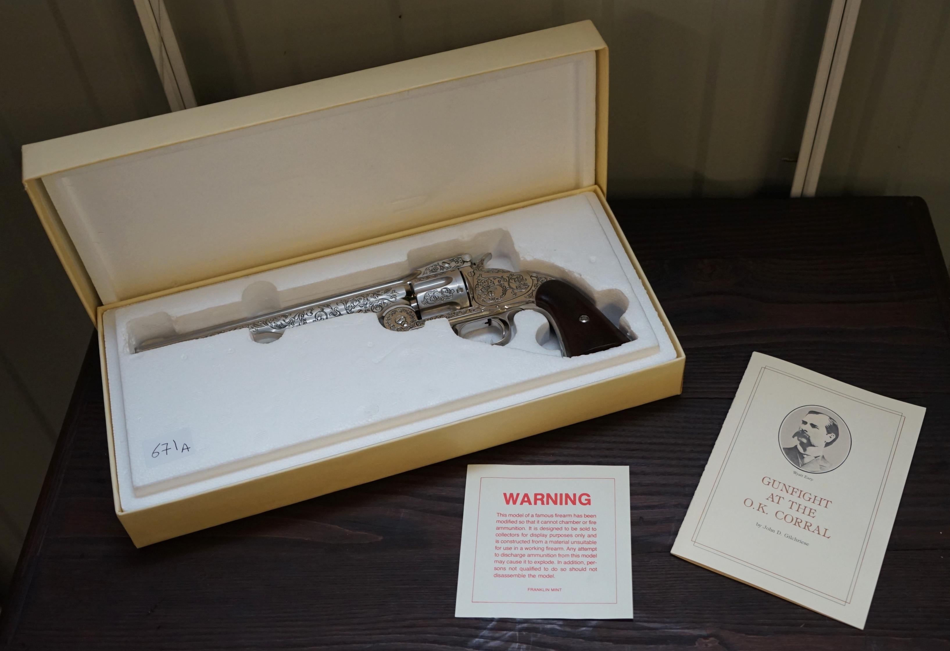 STUNNING FRANKLIN MINT WYATT EARP .44 REPLiCA REVOLVER USED AT THE O.K CORRAL 5